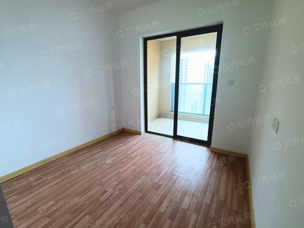 融创海口一号 4室2厅3卫 430.0万 融创海口一号 4室2厅3卫 430.0万客厅