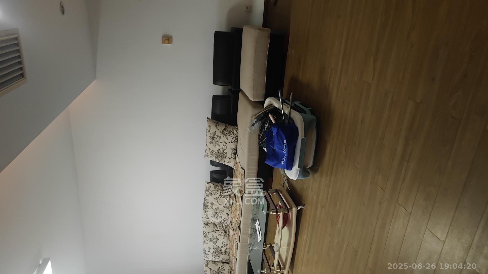 金色比华利 3室2厅2卫 2500.0元/月 金色比华利 3室2厅2卫 2500.0元/月室内图