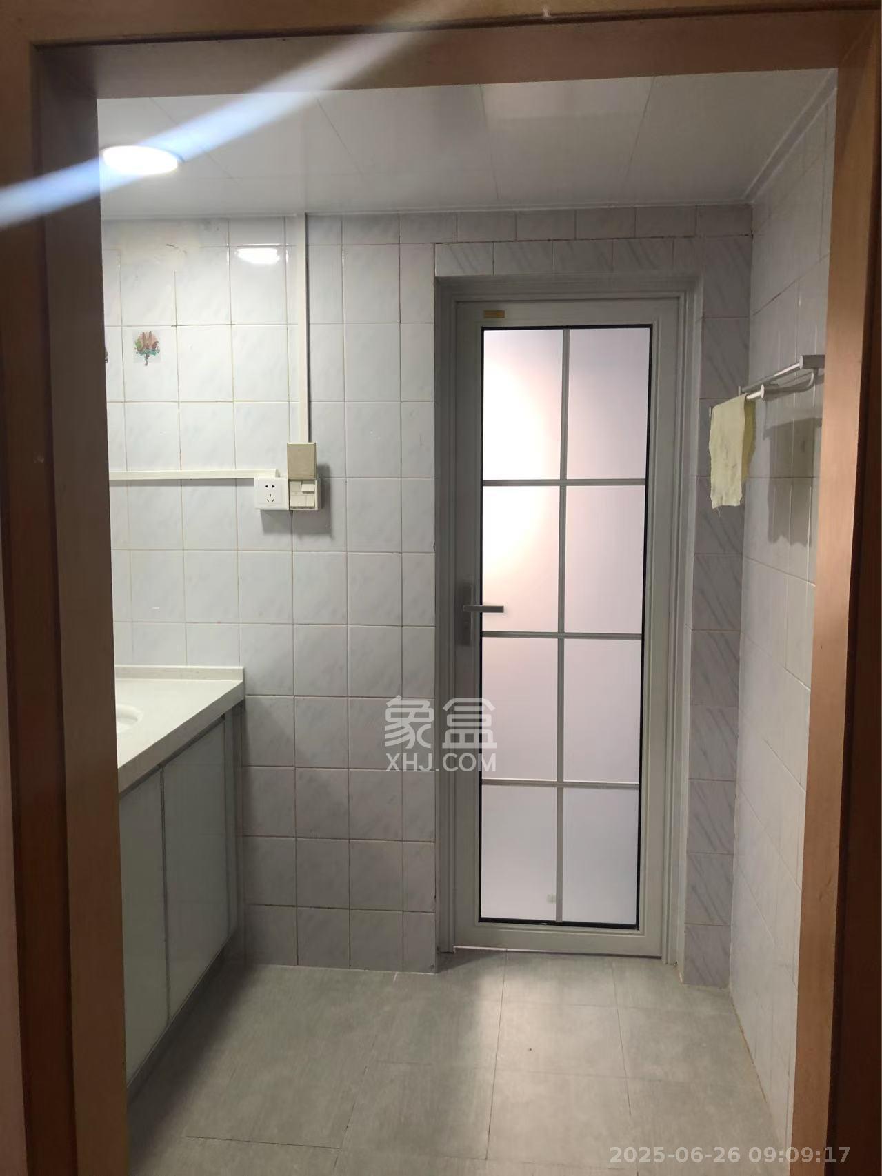 雅园小区  3室1厅1卫   3200.00元/月室内图