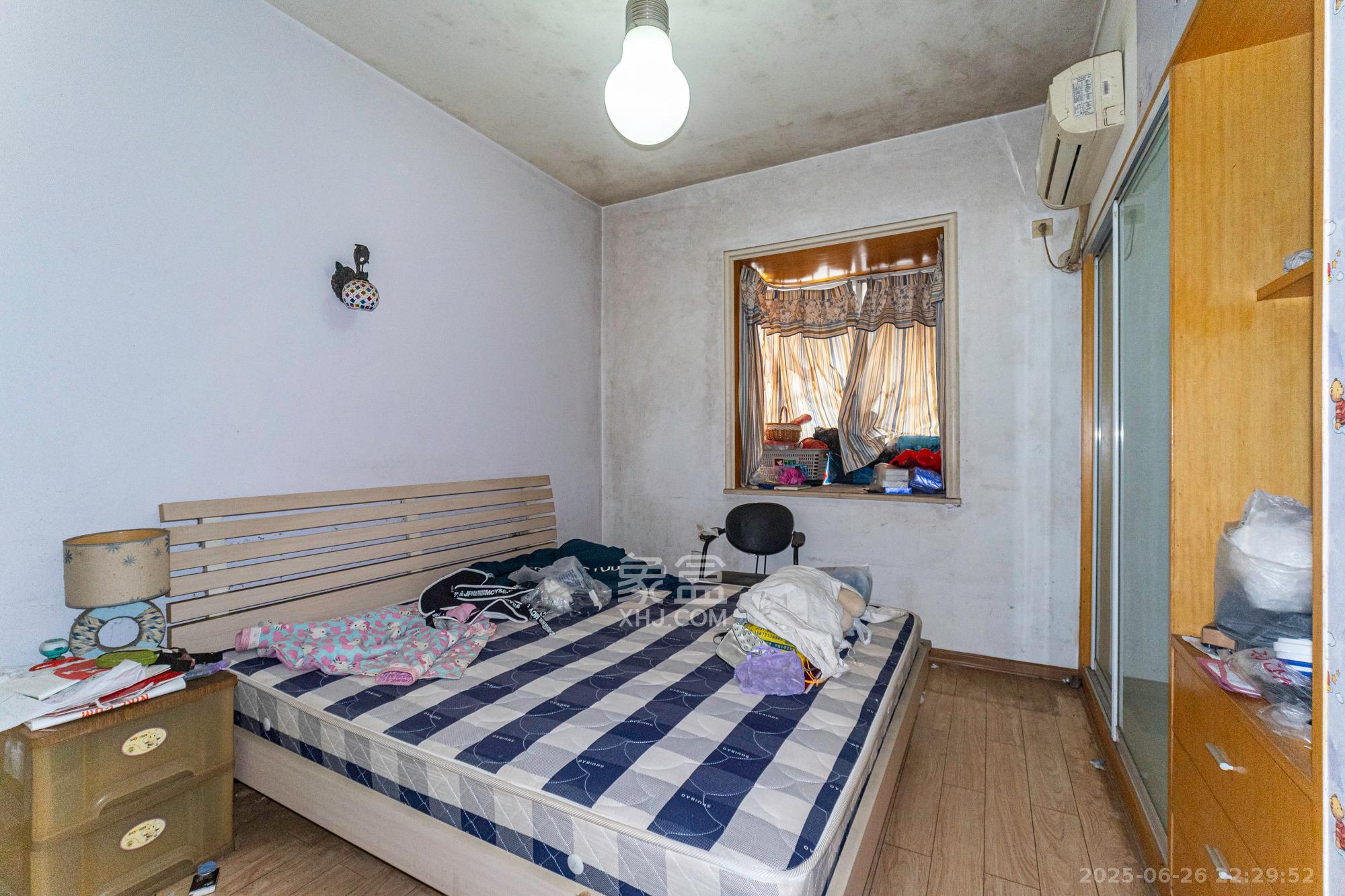 湘绣城  2室2厅1卫    28.8万卧室