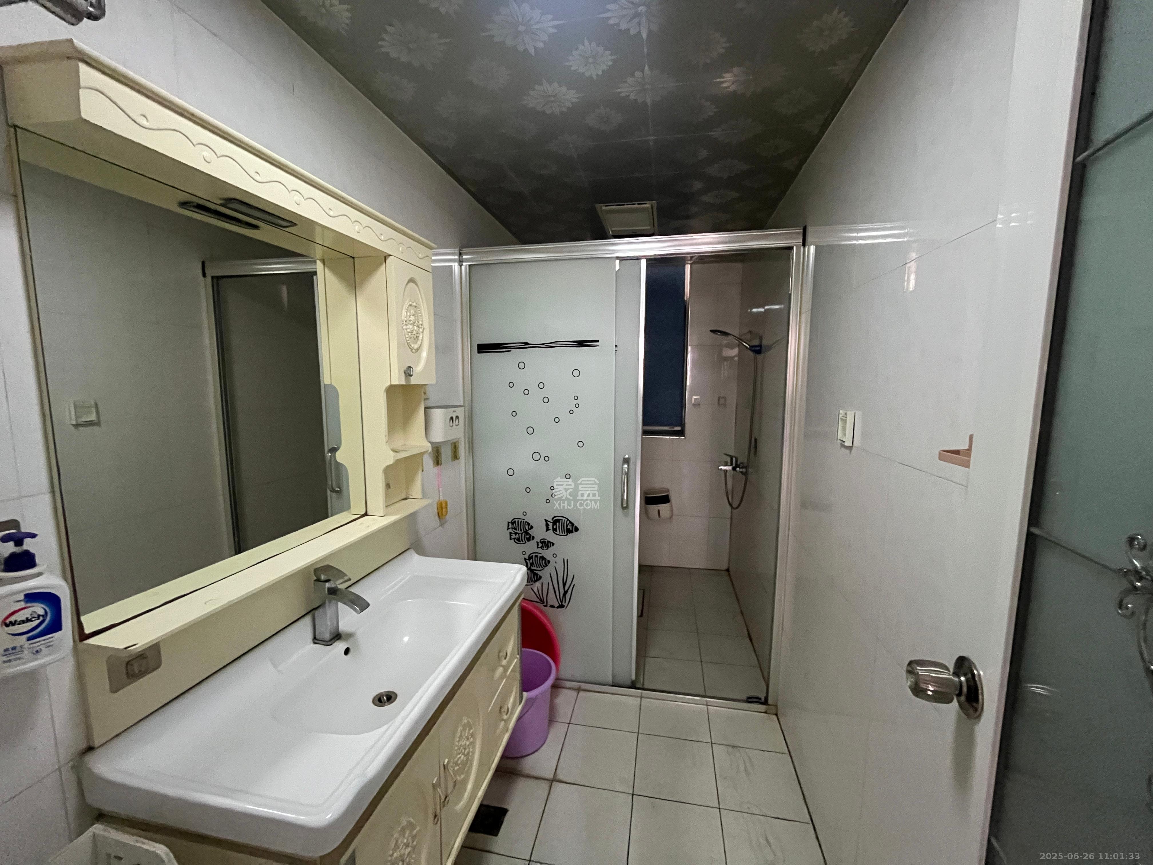 合丰安置小区 3室2厅2卫 1800.0元/月 合丰安置小区 3室2厅2卫 1800.0元/月室内图