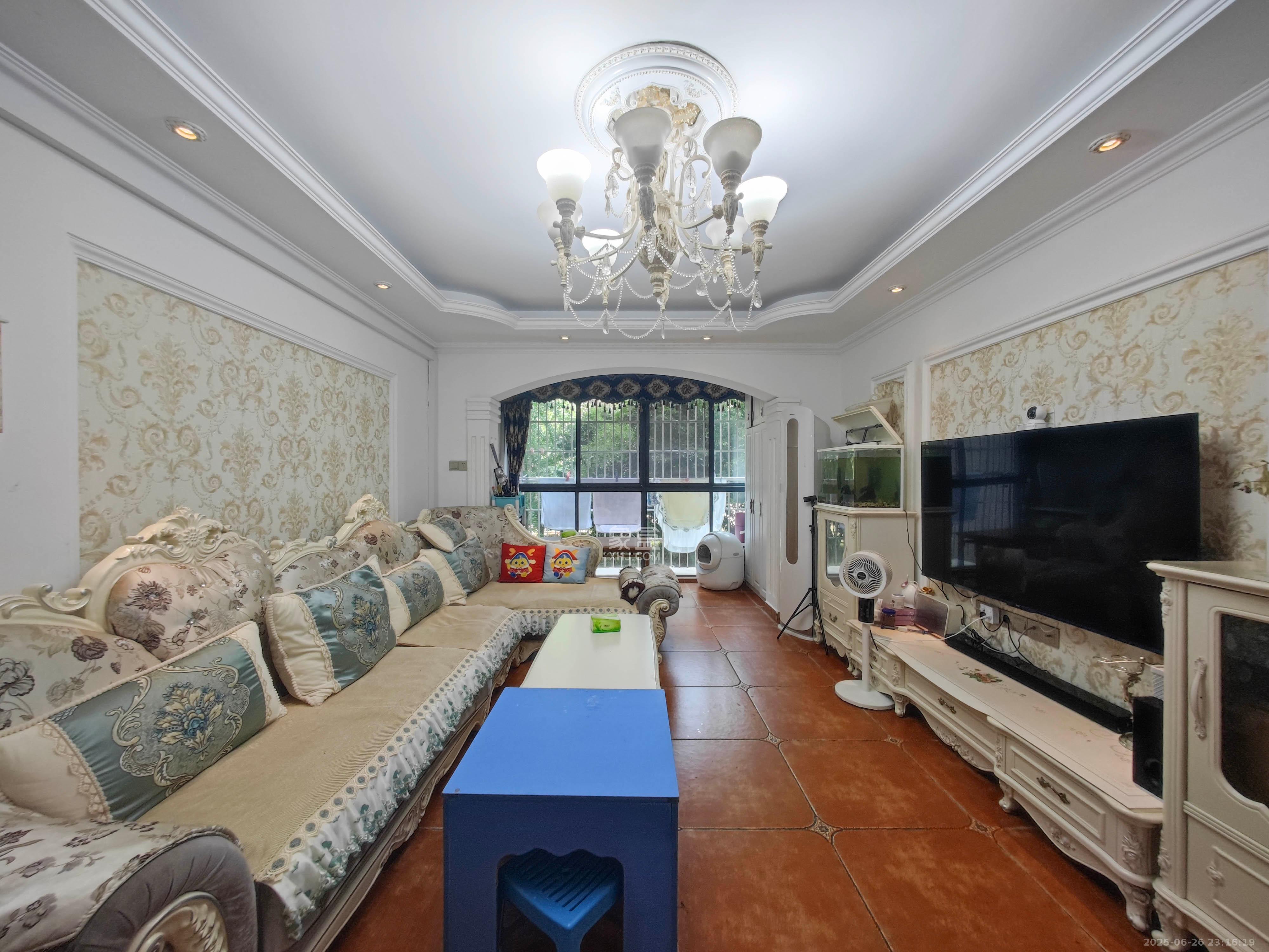 鑫天御景湾 4室2厅2卫 110.0万 鑫天御景湾 4室2厅2卫 110.0万客厅