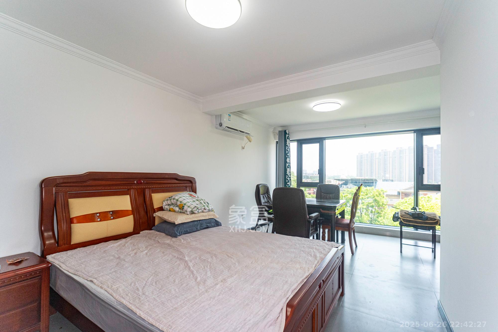 湘龙家园  6室3厅4卫    1048.0万 湘龙家园  6室3厅4卫    1048.0万卧室