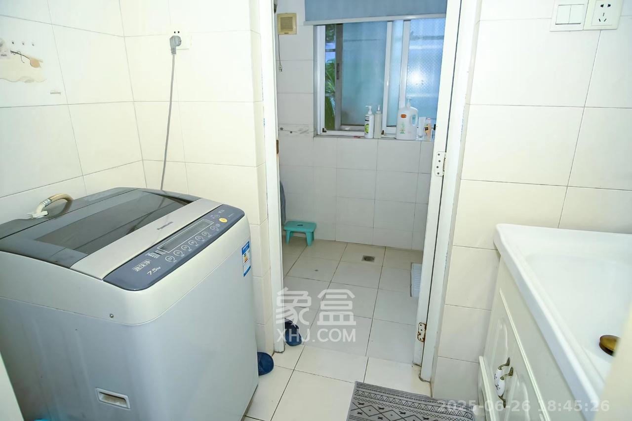 山水人家三期  3室2厅2卫   2300.00元/月室内图