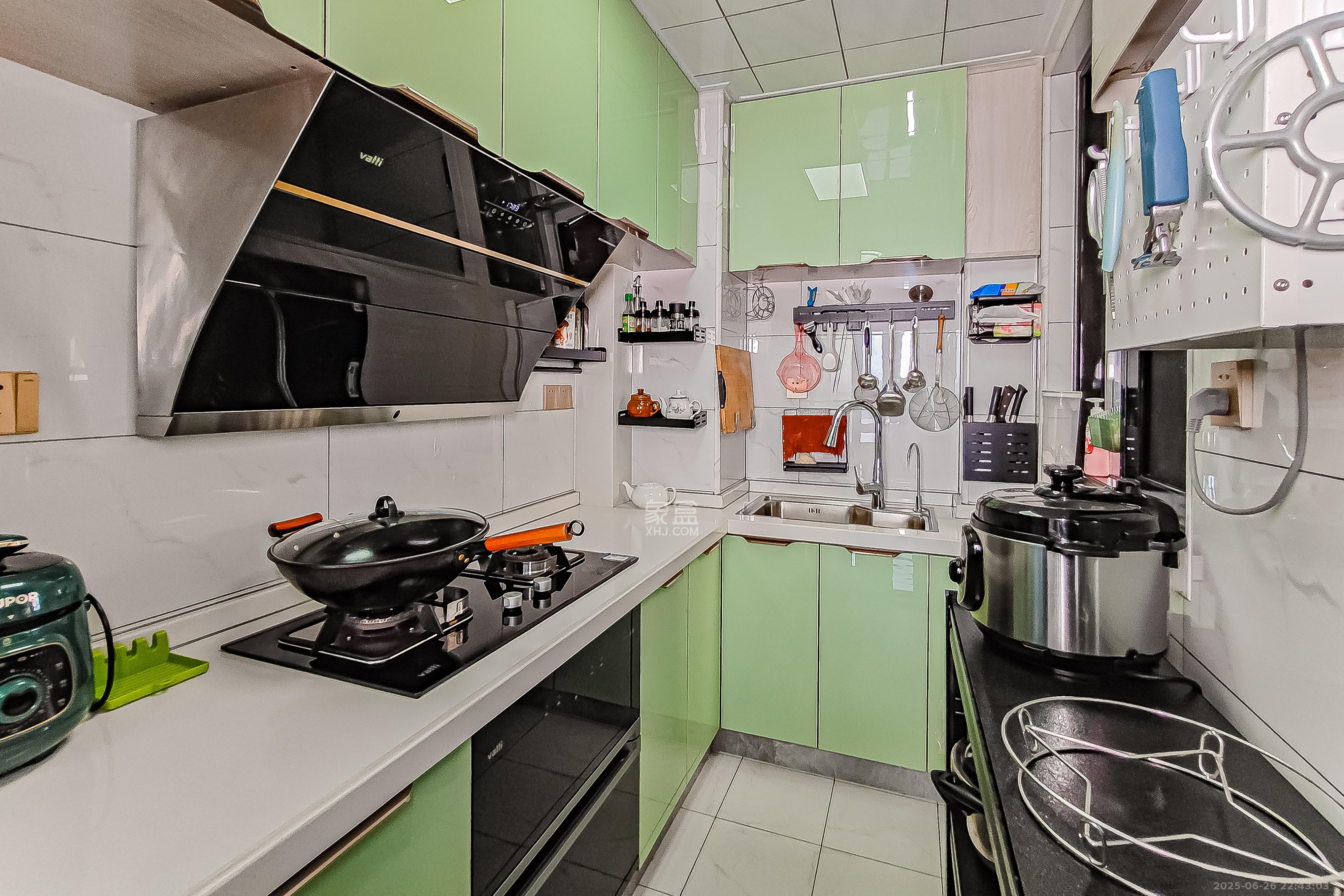 华润置地广场二期  3室2厅2卫    89.8万厨房