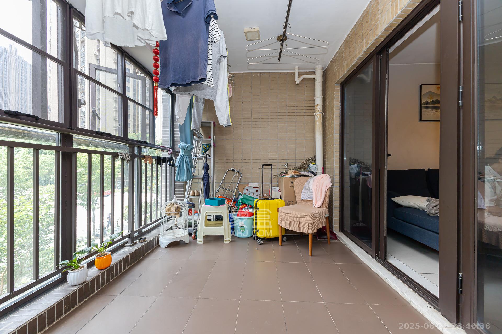 时代倾城二期  2室2厅1卫    60.0万 时代倾城二期  2室2厅1卫    60.0万阳台