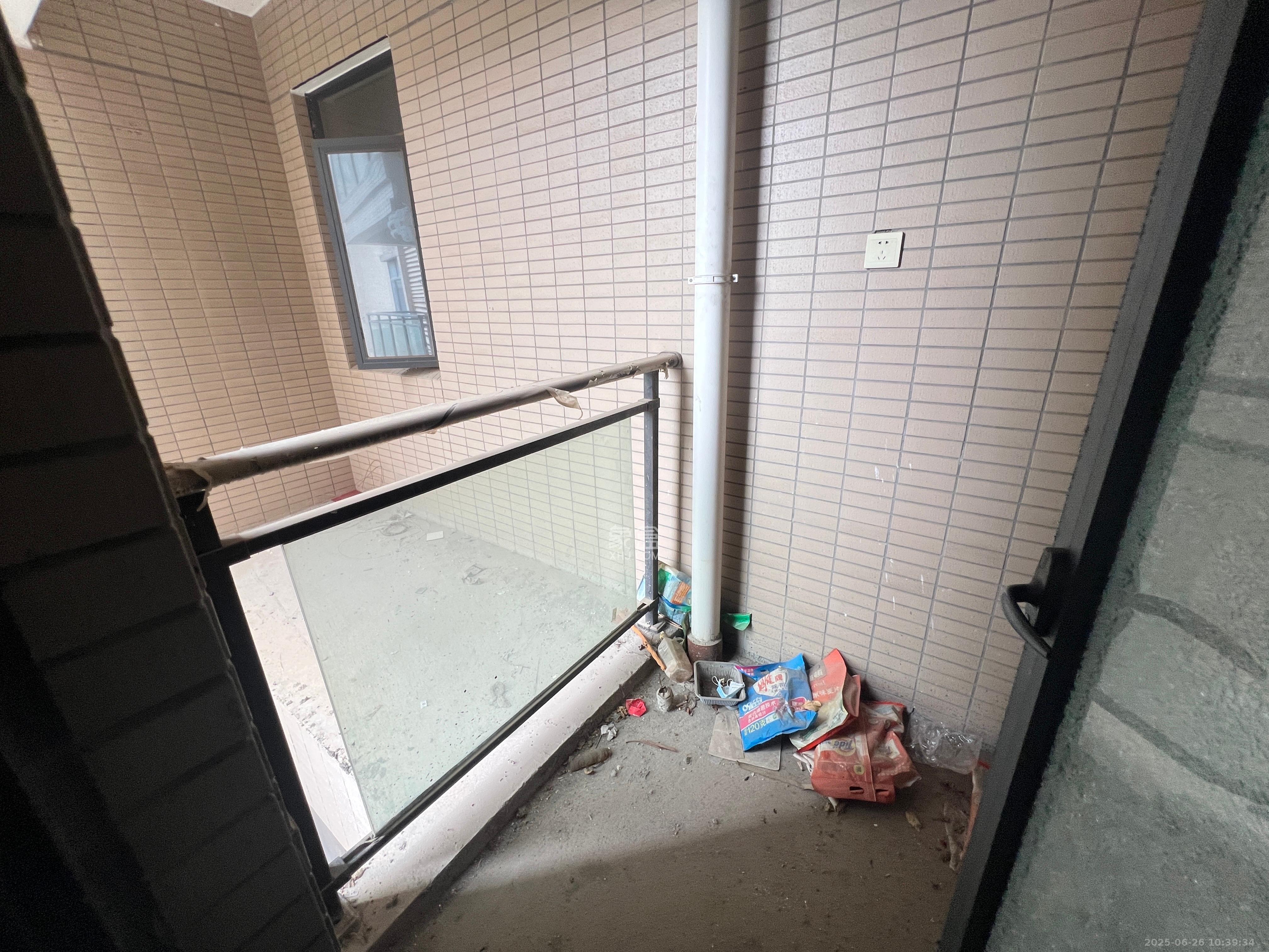 辉煌国际城二期 3室2厅2卫 1400.0元/月 辉煌国际城二期 3室2厅2卫 1400.0元/月室内图