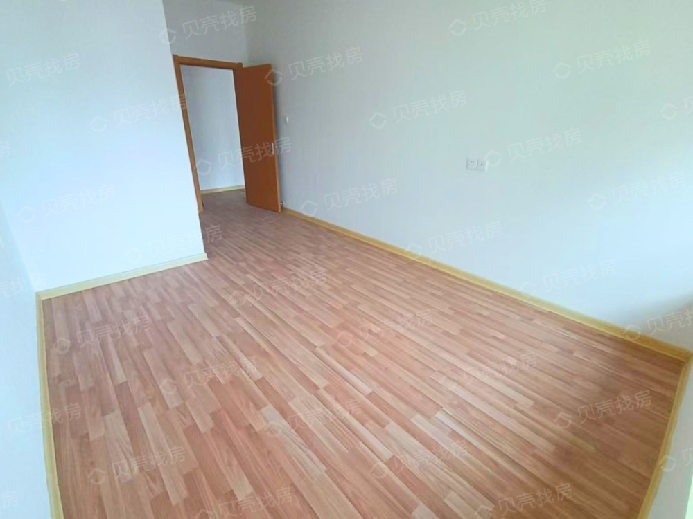 融创海口一号 4室2厅3卫 430.0万 融创海口一号 4室2厅3卫 430.0万客厅