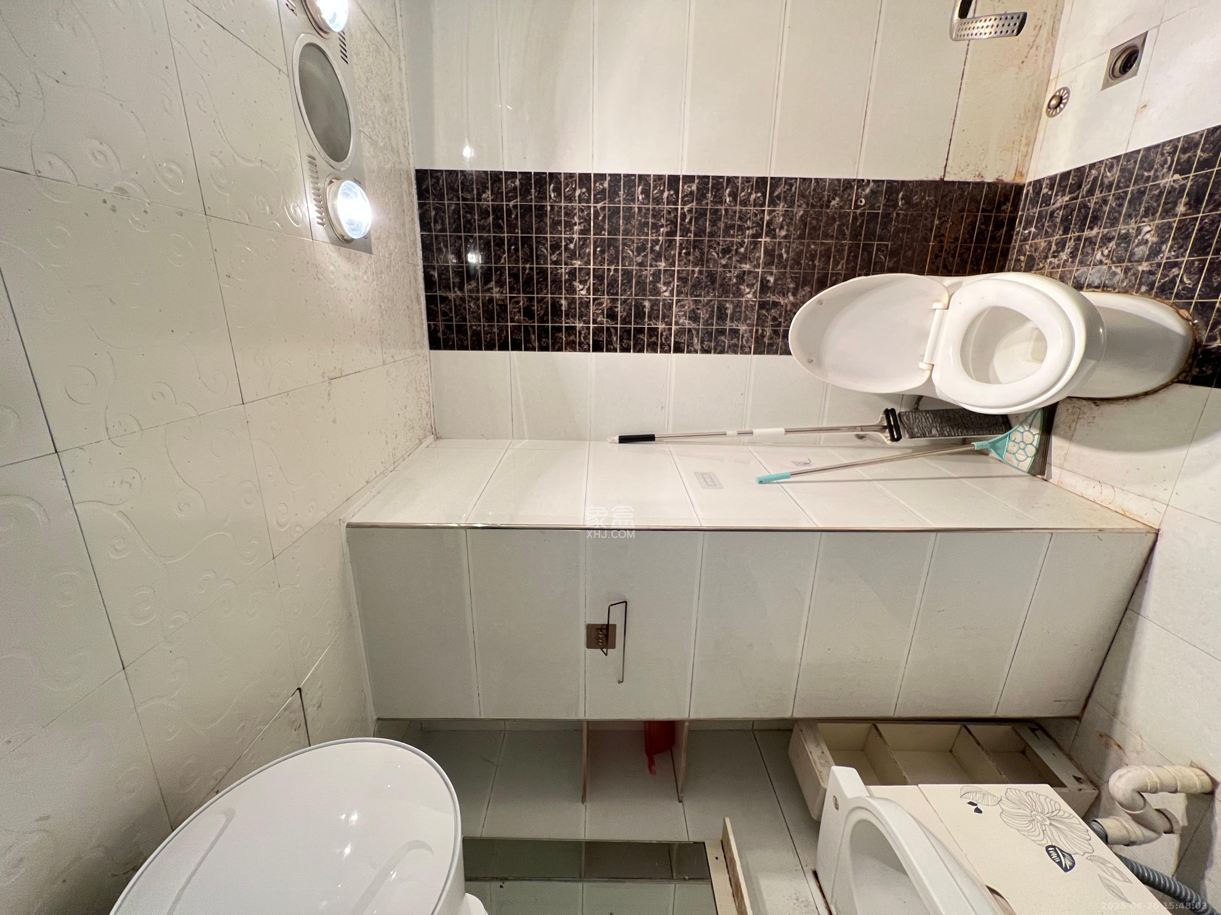 山水华景  1室1厅1卫   1400.00元/月室内图