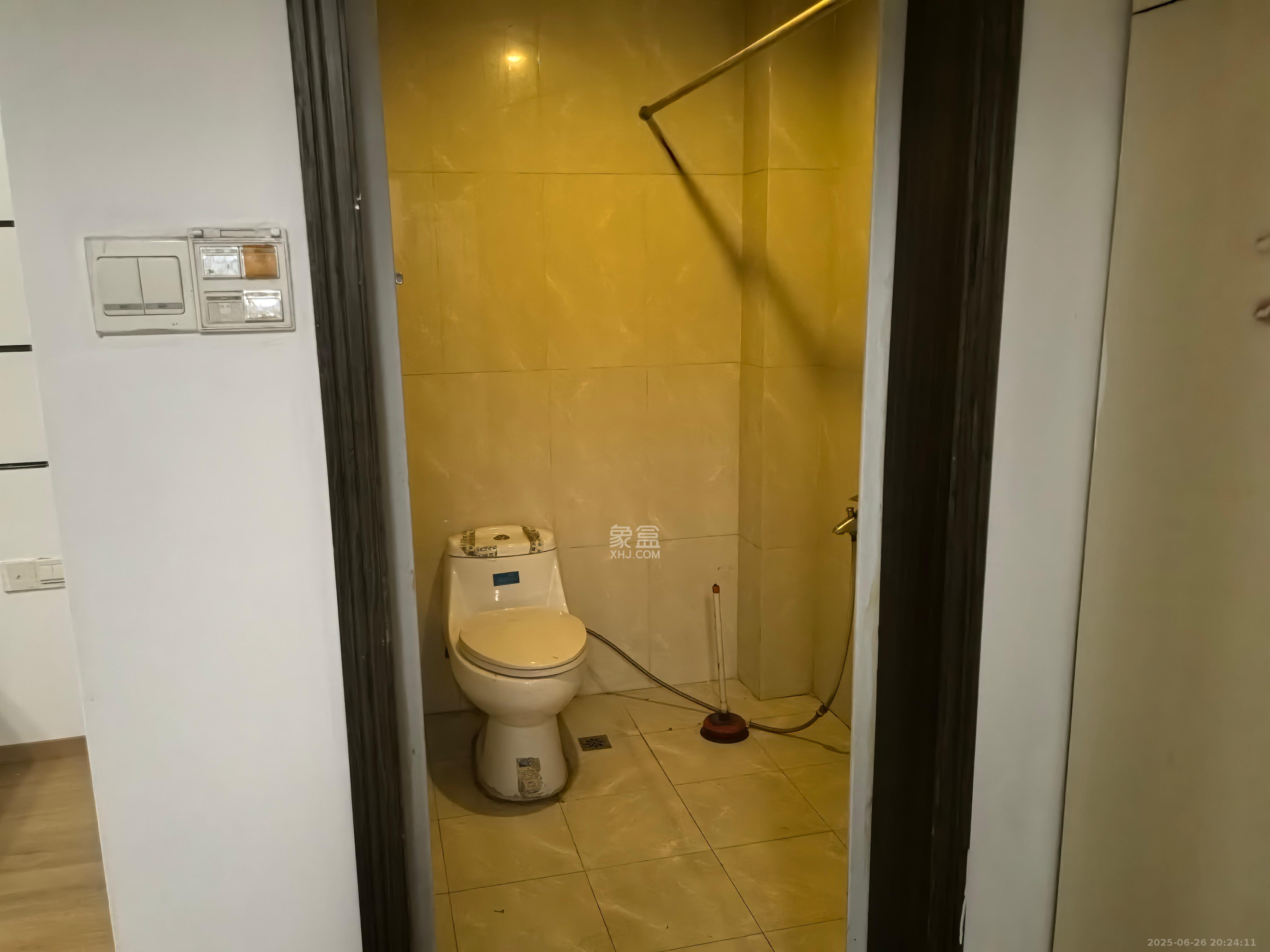 友谊社区（建湘瓷厂住宅小区）  3室2厅2卫   1800.00元/月室内图