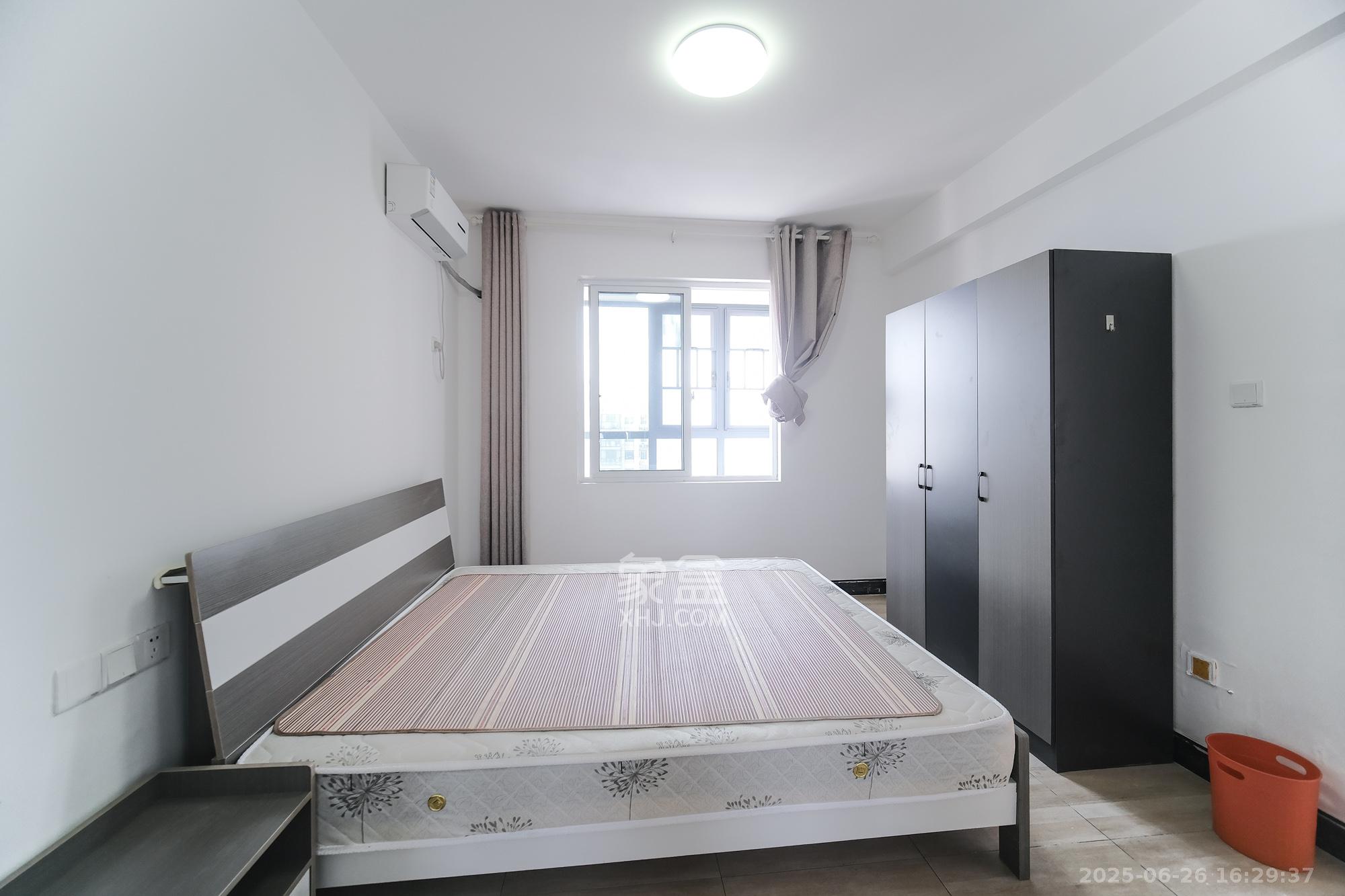 和悦城(蟠龙景苑)  3室2厅2卫    62.0万卧室