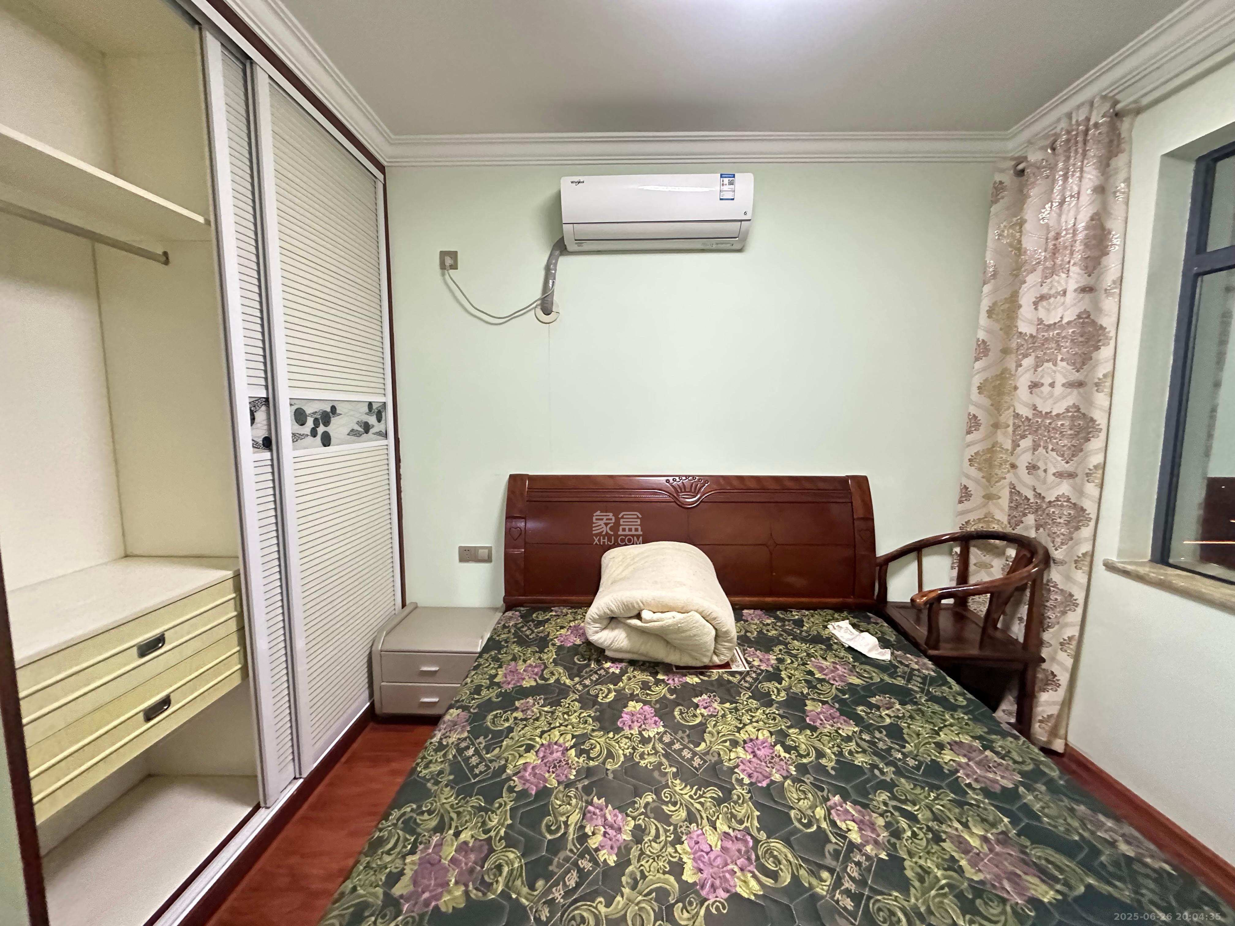 悦湖山 3室2厅2卫 2500.0元/月 悦湖山 3室2厅2卫 2500.0元/月室内图