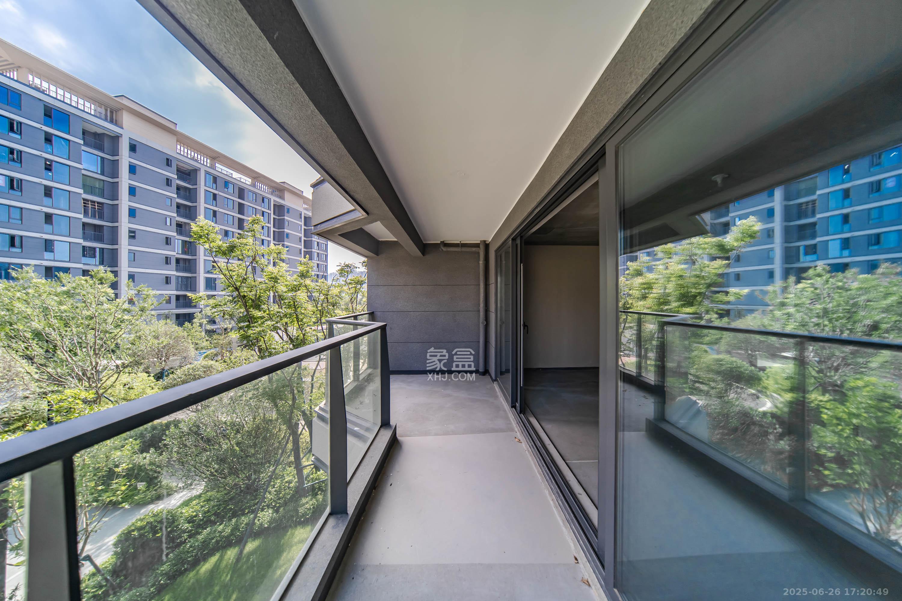 华润置地洋湖天序  4室2厅2卫    188.0万 华润置地洋湖天序  4室2厅2卫    188.0万阳台