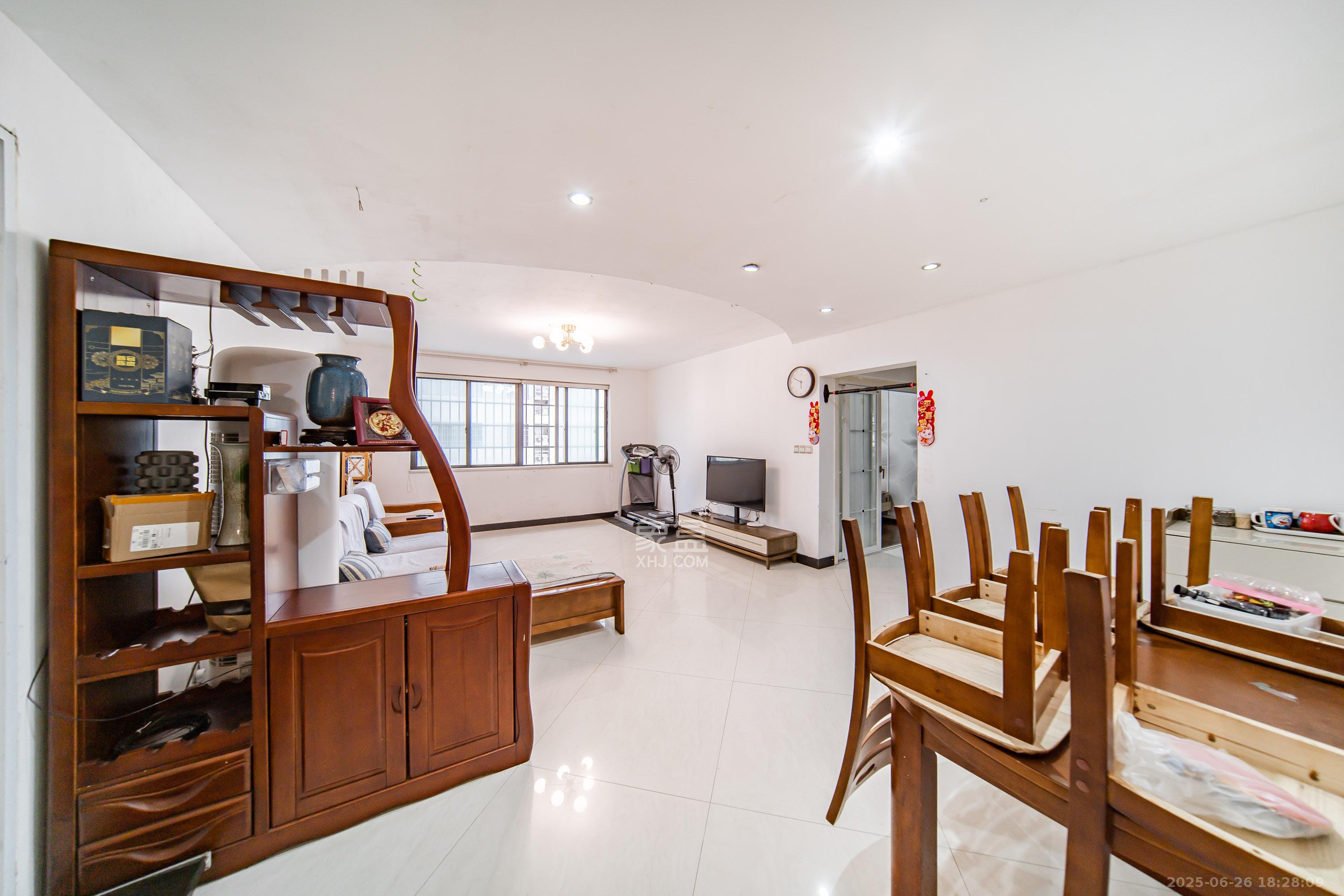 阳光100一期、四五期  4室2厅2卫    103.8万 阳光100一期、四五期  4室2厅2卫    103.8万客厅