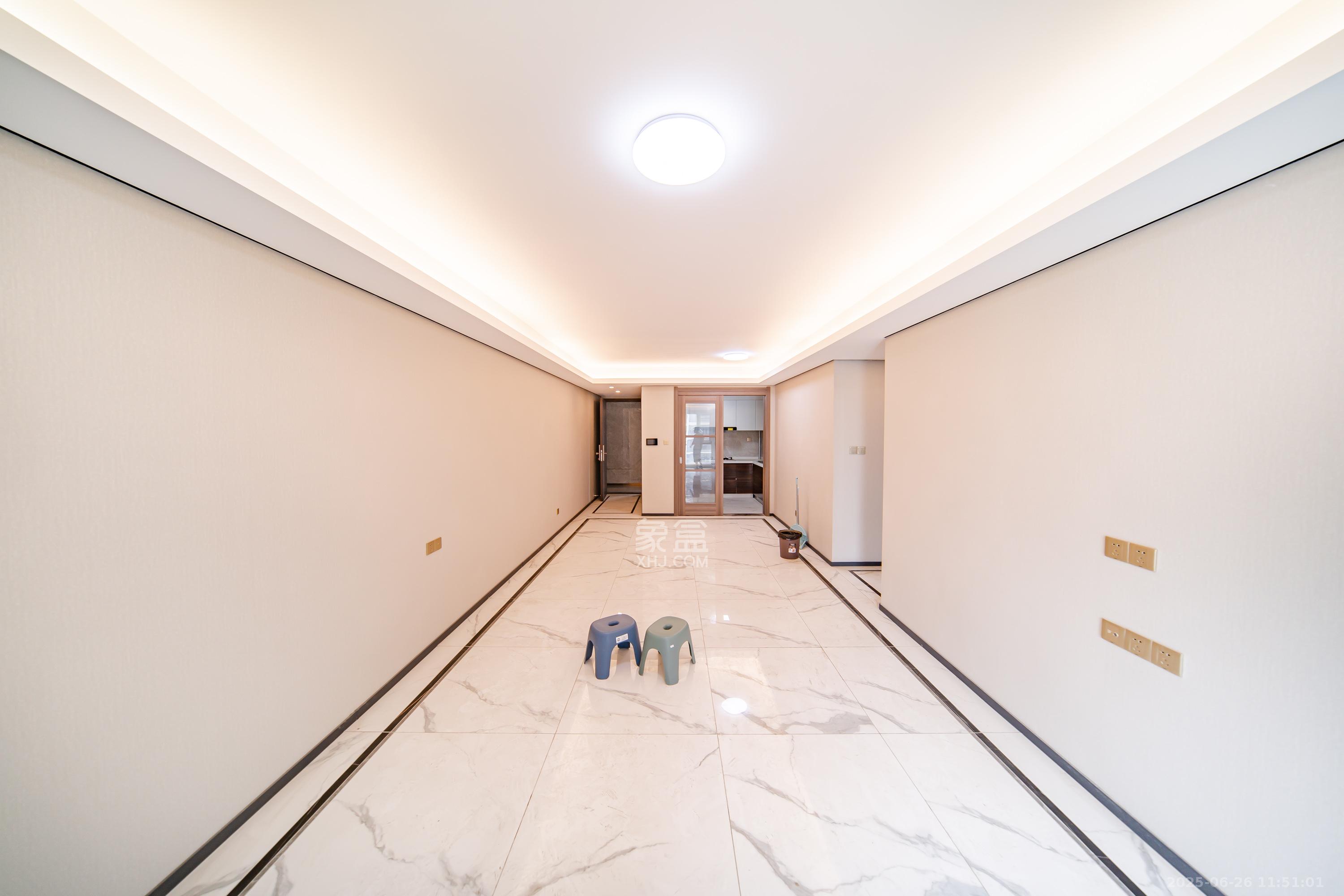 中海阅麓山二期 3室2厅2卫 150.0万 中海阅麓山二期 3室2厅2卫 150.0万客厅