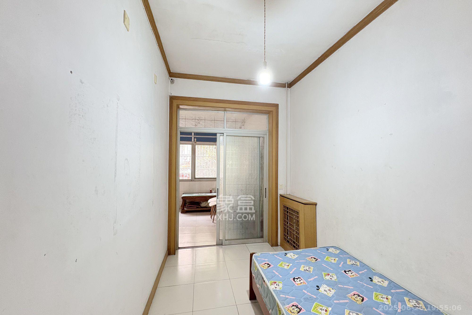 文艺新村  3室1厅1卫   2500.00元/月室内图