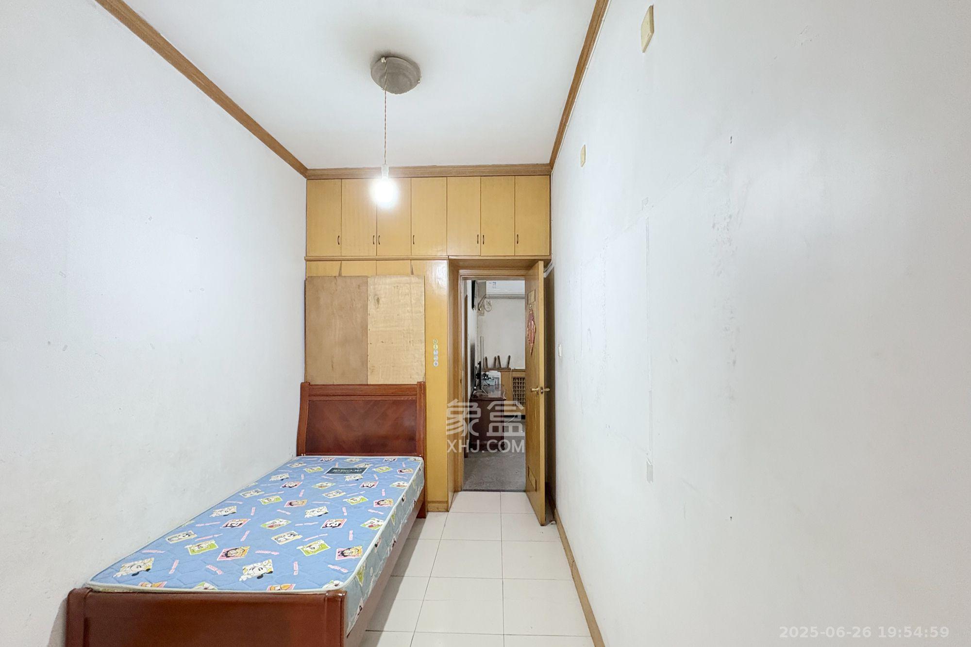 文艺新村  3室1厅1卫   2500.00元/月室内图