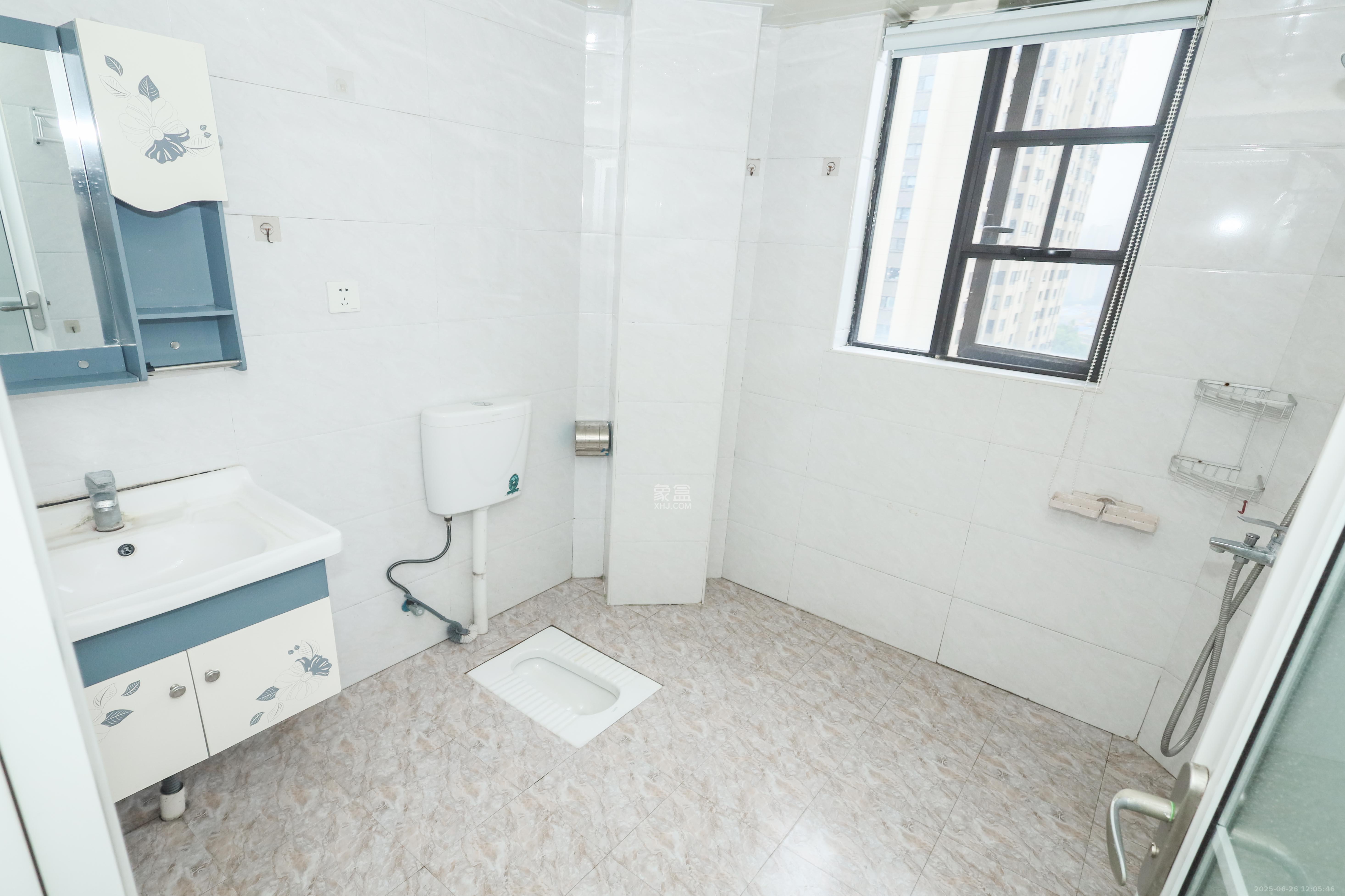 惠天然梅岭国际 3室2厅2卫 130.0万 惠天然梅岭国际 3室2厅2卫 130.0万卫生间