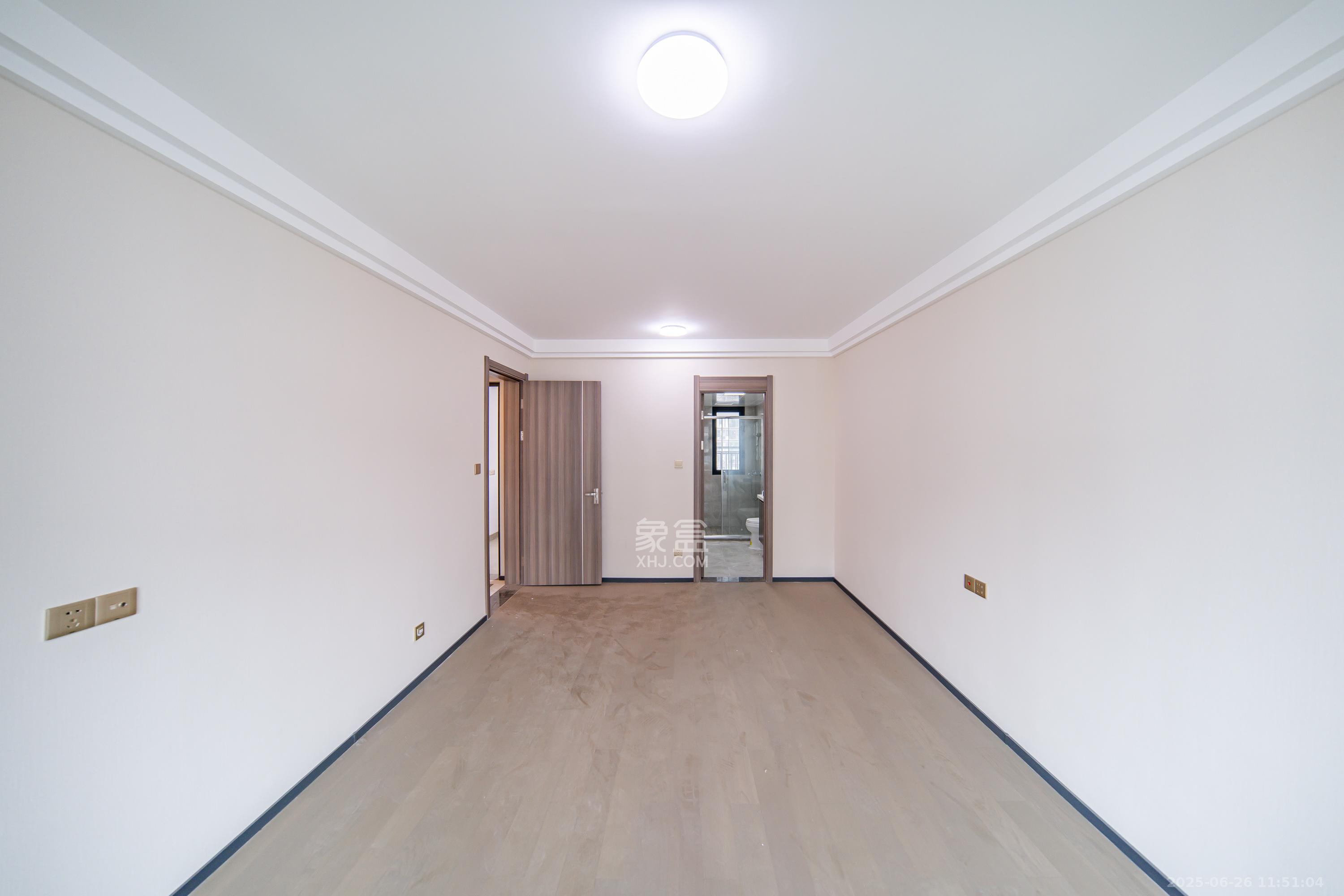 中海阅麓山二期 3室2厅2卫 150.0万 中海阅麓山二期 3室2厅2卫 150.0万卧室