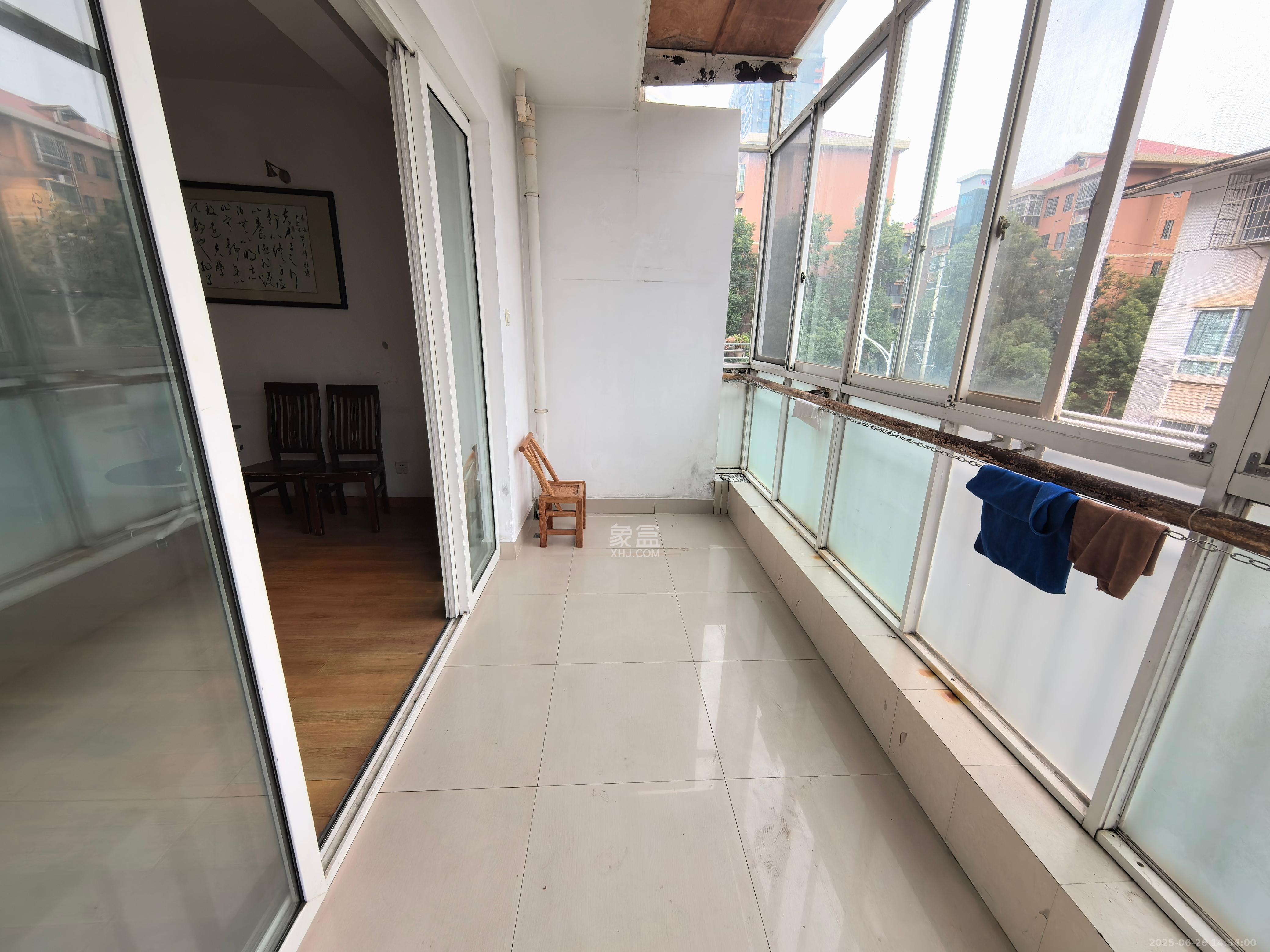 申奥美域  3室2厅2卫    2200.0元/月 申奥美域  3室2厅2卫    2200.0元/月室内图