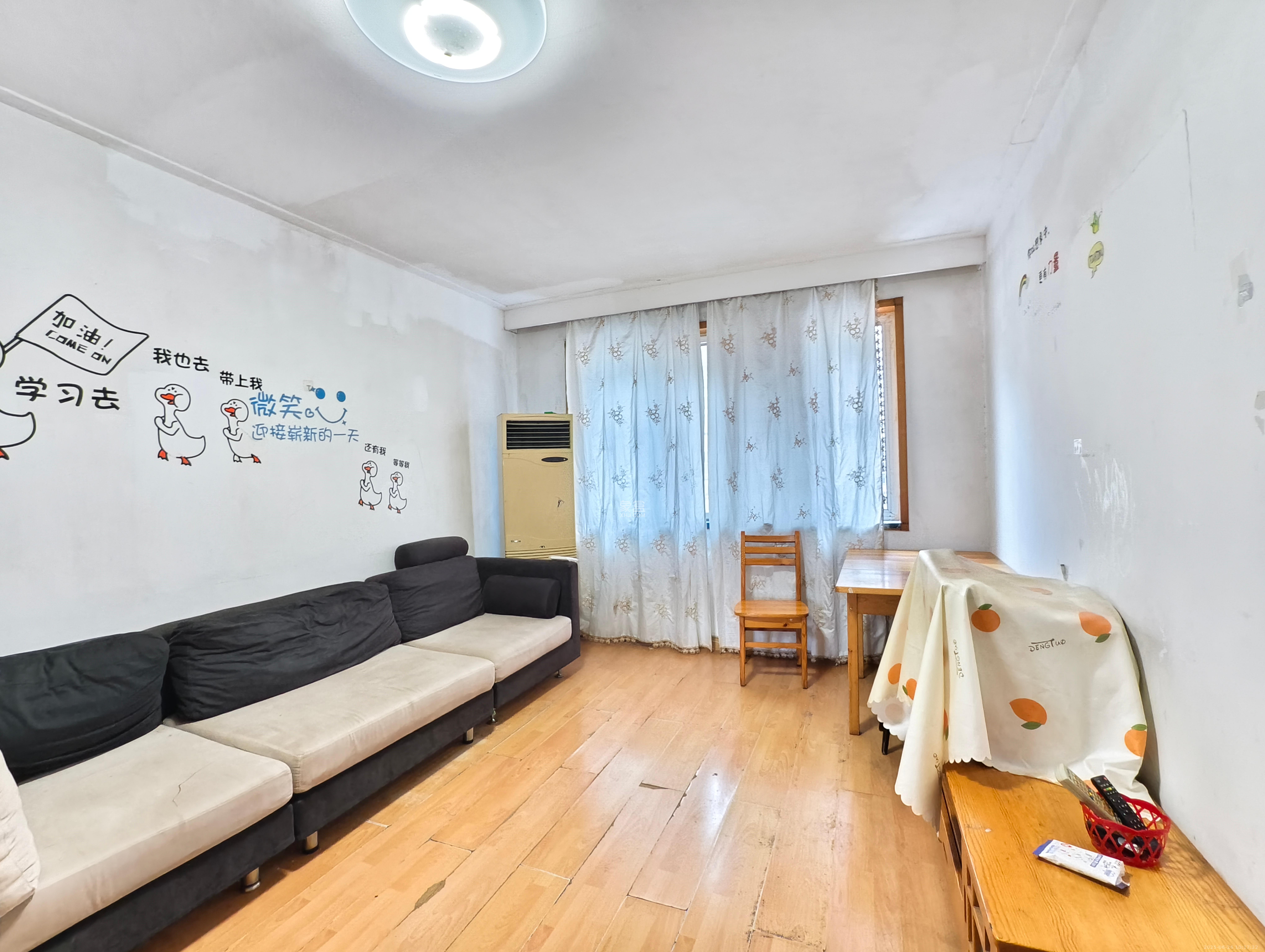 岳银小区（一二三五村）  3室2厅2卫    2200.0元/月室内图