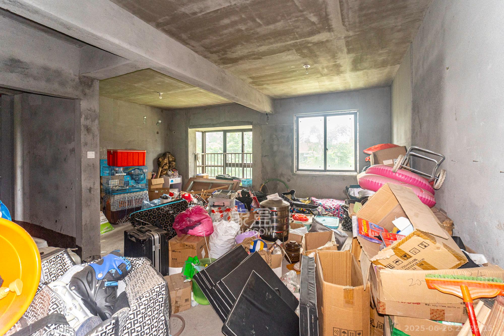 东方美地  3室2厅2卫   75.00万卧室