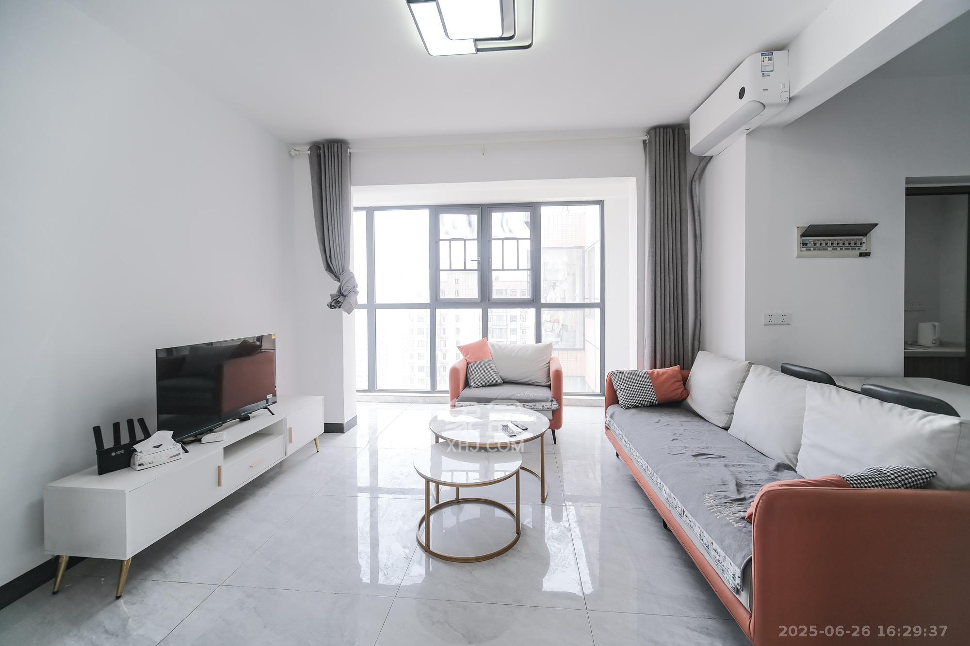 和悦城(蟠龙景苑)  3室2厅2卫    62.0万客厅