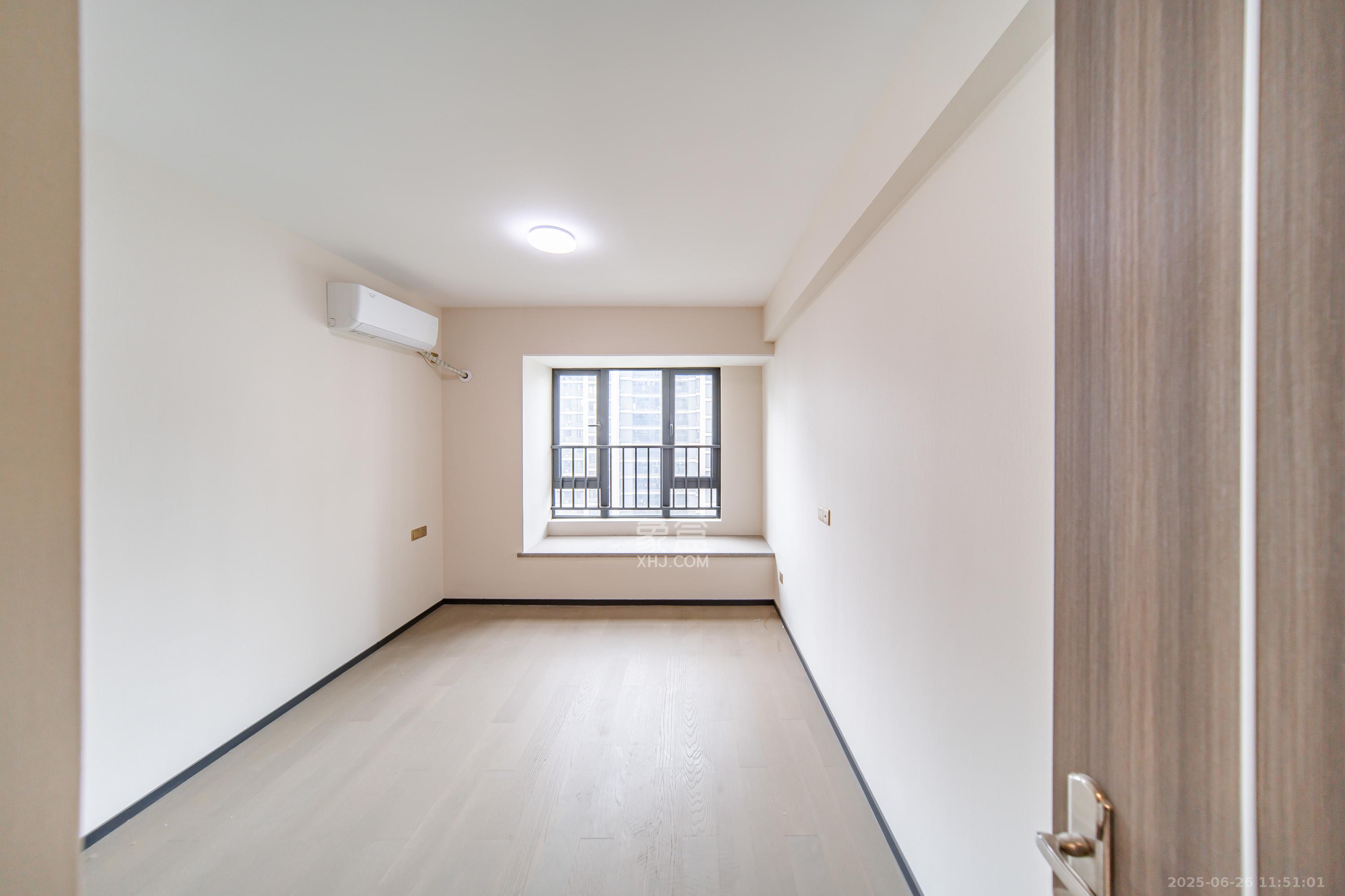 中海阅麓山二期 3室2厅2卫 150.0万 中海阅麓山二期 3室2厅2卫 150.0万卧室