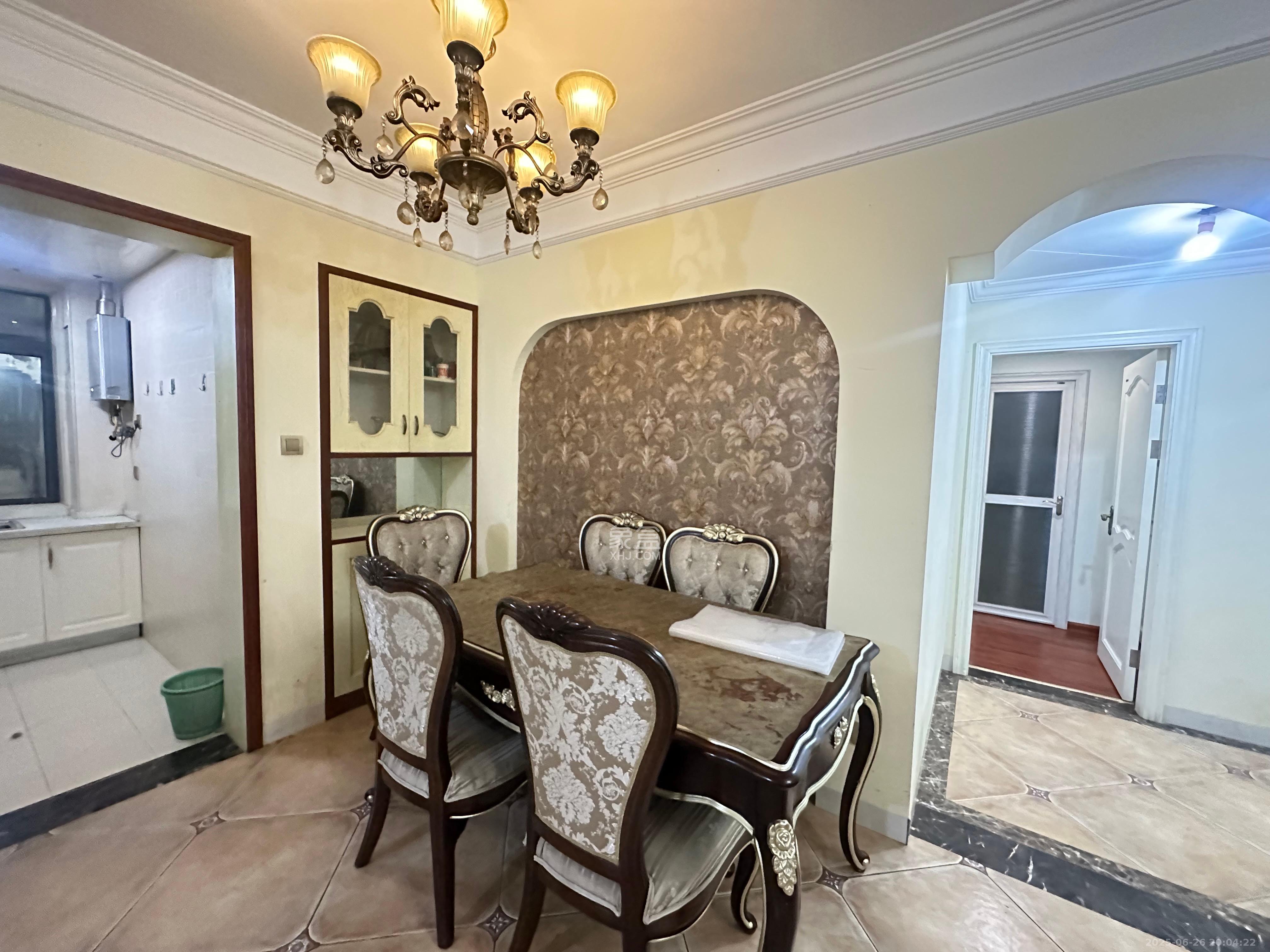 悦湖山 3室2厅2卫 2500.0元/月 悦湖山 3室2厅2卫 2500.0元/月室内图