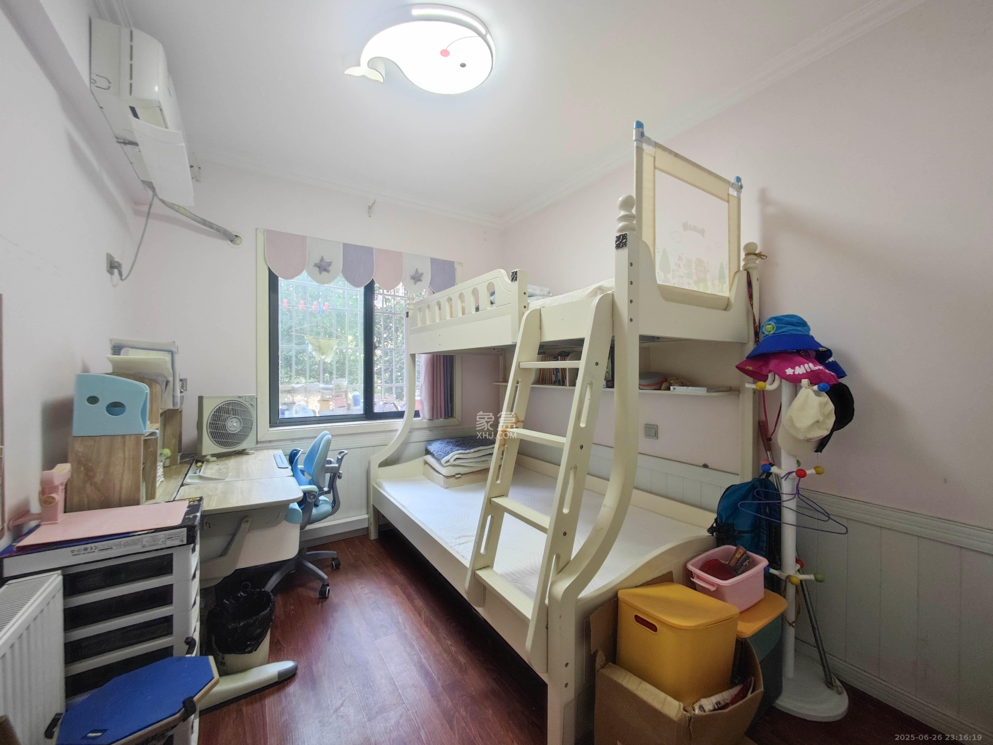 鑫天御景湾 4室2厅2卫 110.0万 鑫天御景湾 4室2厅2卫 110.0万卧室