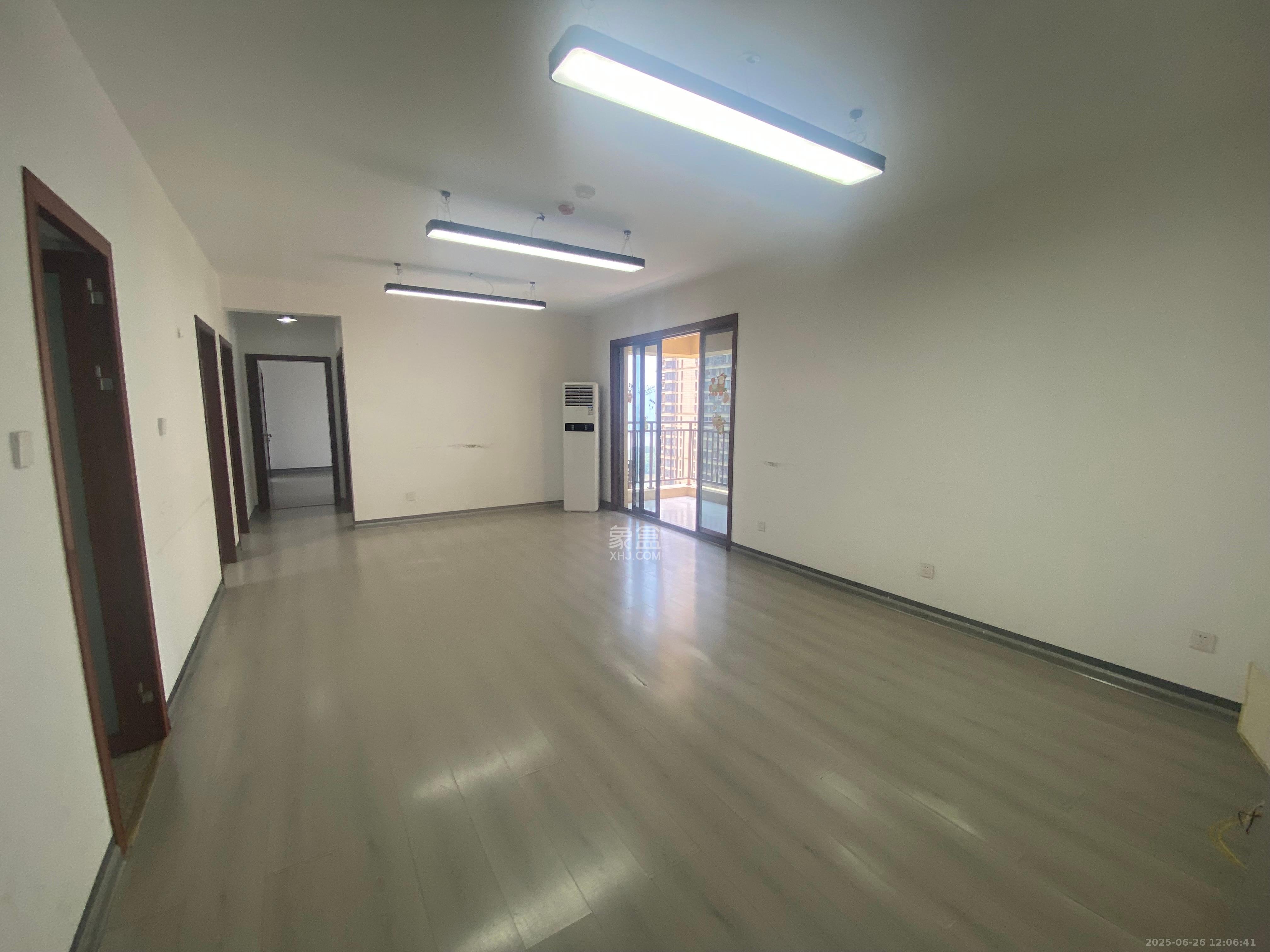 保利西海岸B区  4室2厅2卫   3900.00元/月
