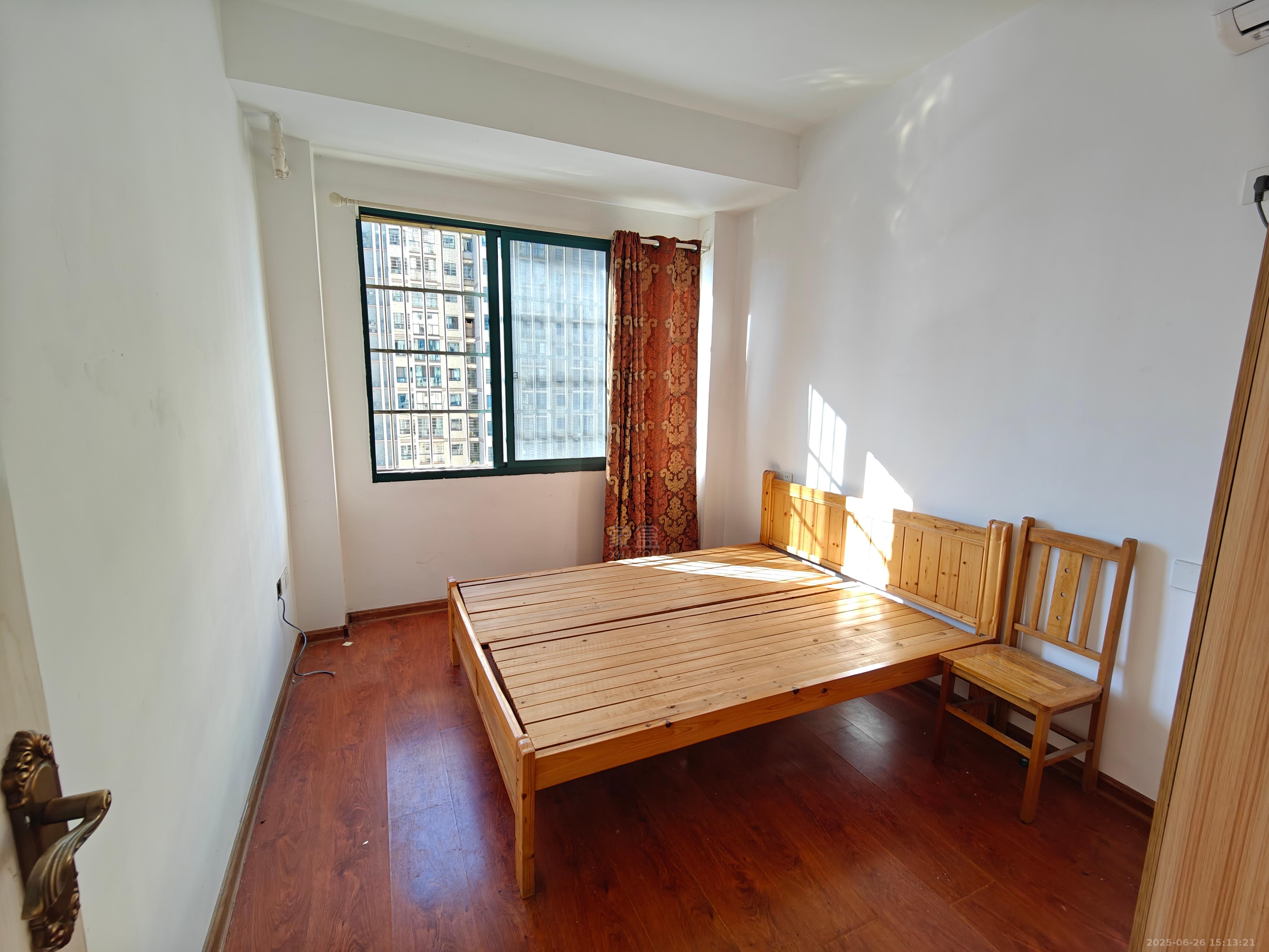 湖景名城 3室2厅2卫 1600.0元/月 湖景名城 3室2厅2卫 1600.0元/月室内图