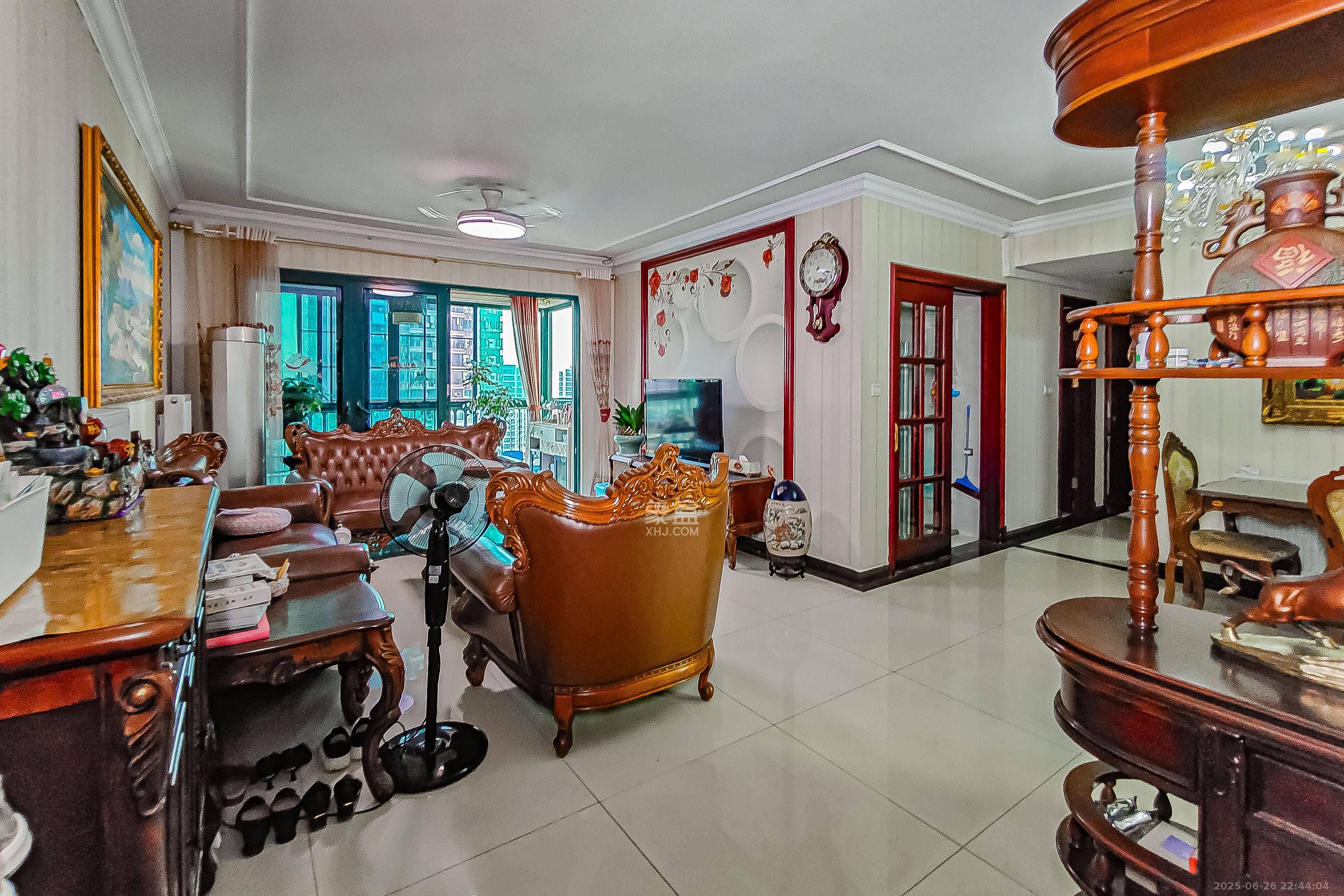 恒大翡翠华庭 4室2厅2卫 139.8万 恒大翡翠华庭 4室2厅2卫 139.8万客厅