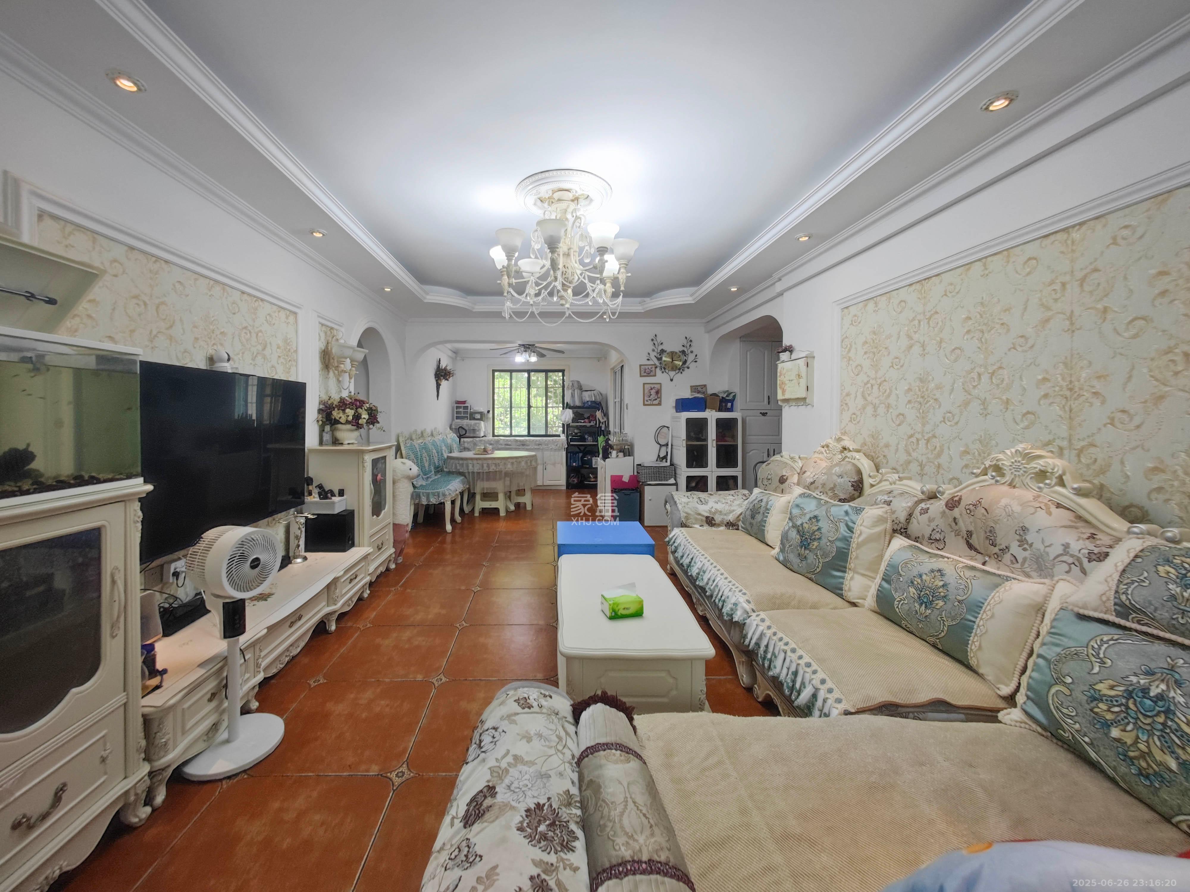 鑫天御景湾 4室2厅2卫 110.0万 鑫天御景湾 4室2厅2卫 110.0万客厅