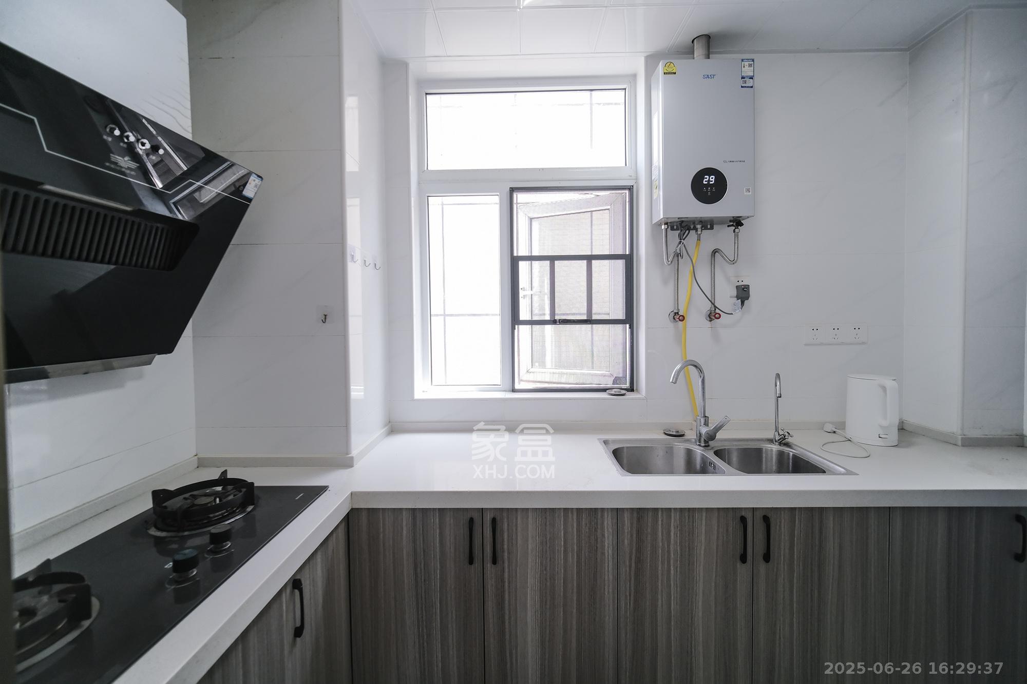 和悦城(蟠龙景苑)  3室2厅2卫    62.0万厨房