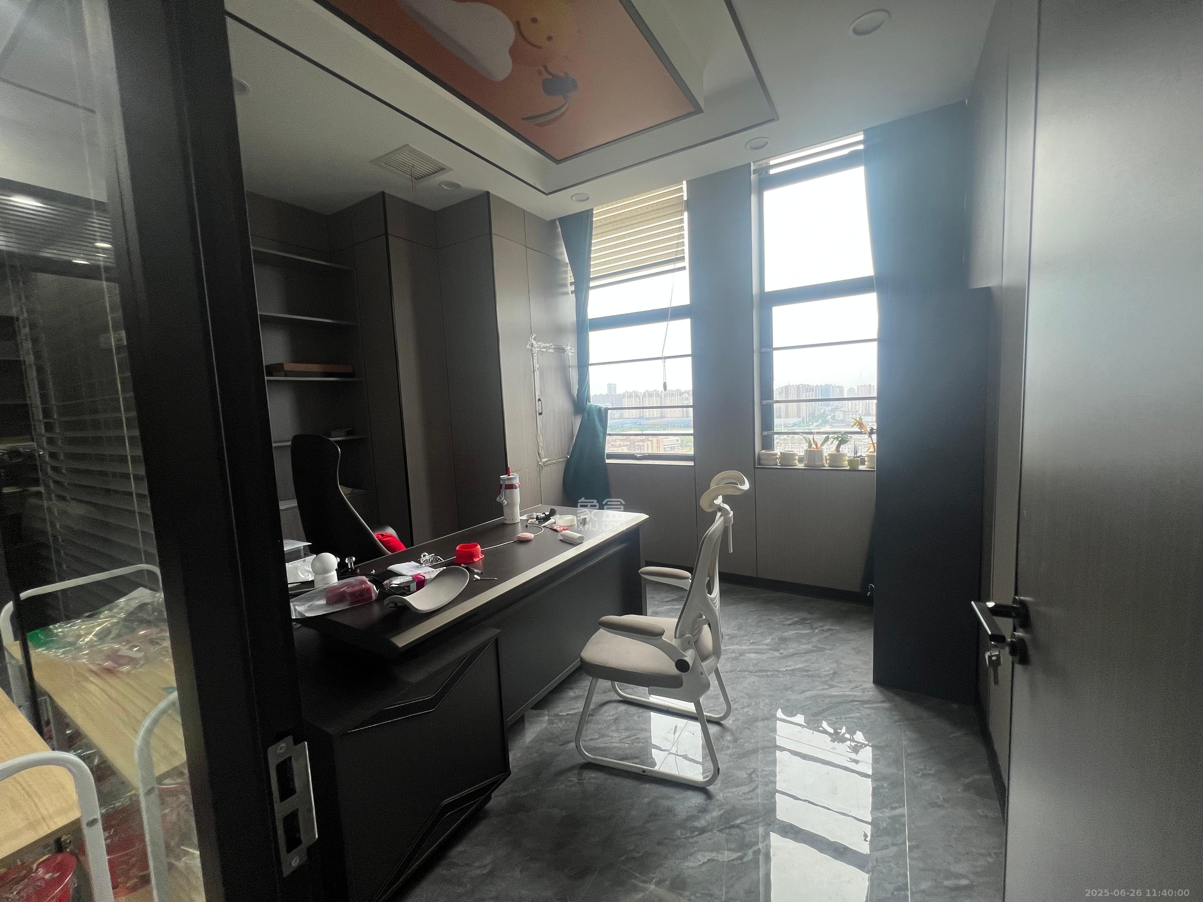 华润置地广场二期 3室1厅1卫 8800.0元/月 华润置地广场二期 3室1厅1卫 8800.0元/月室内图