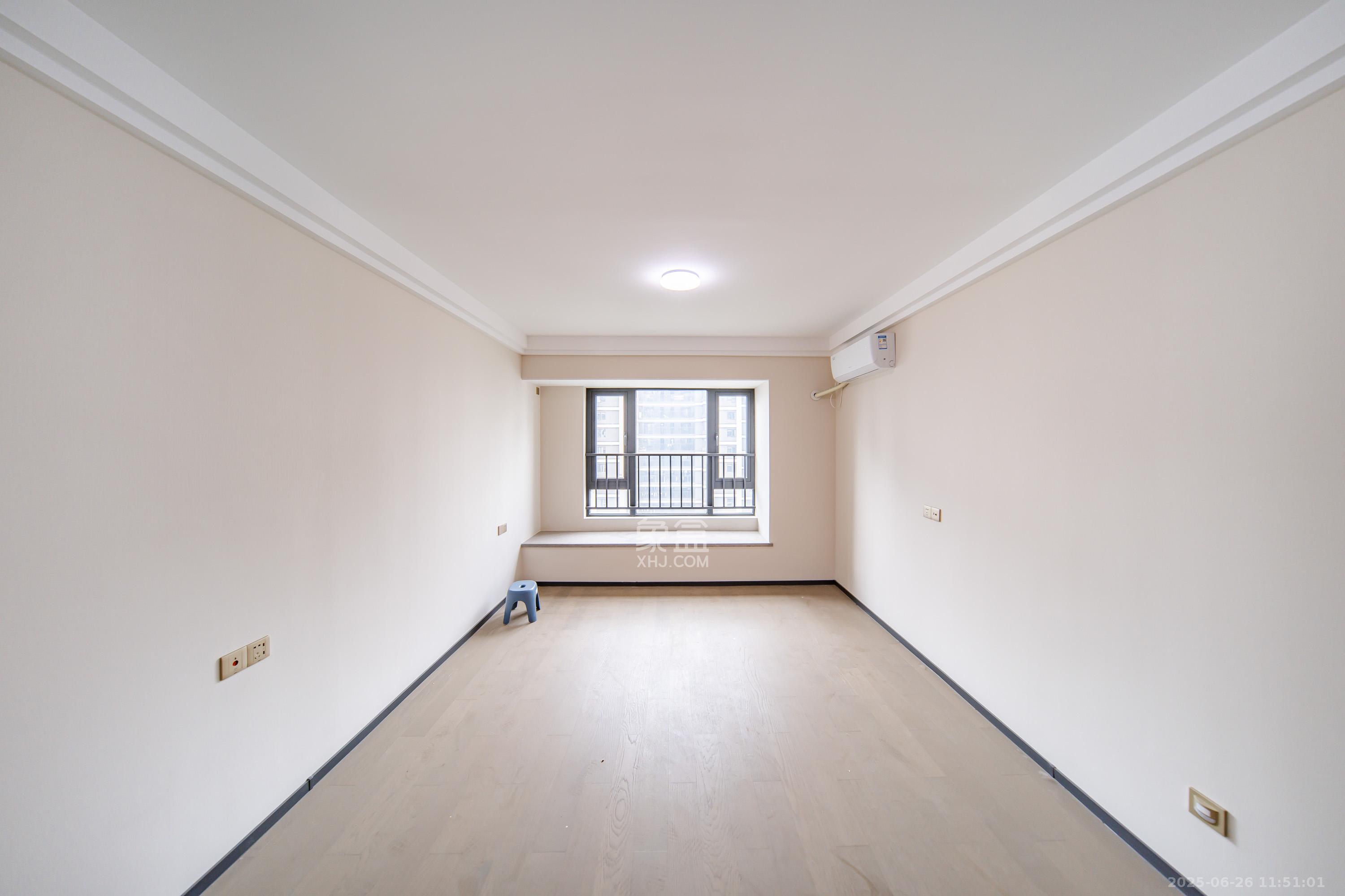 中海阅麓山二期 3室2厅2卫 150.0万 中海阅麓山二期 3室2厅2卫 150.0万卧室