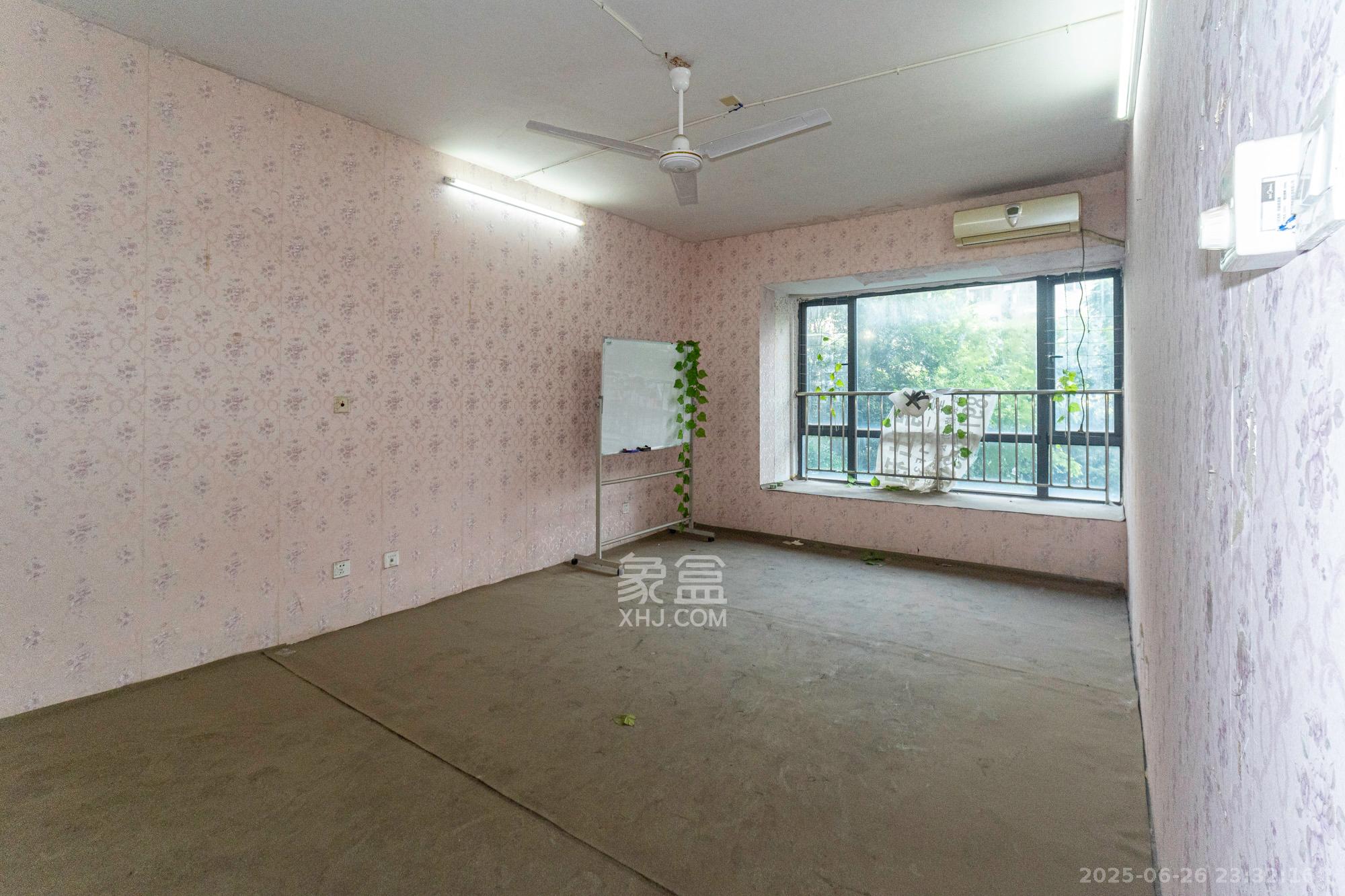 恒基凯旋门一二期 3室2厅1卫 155.98万 恒基凯旋门一二期 3室2厅1卫 155.98万卧室