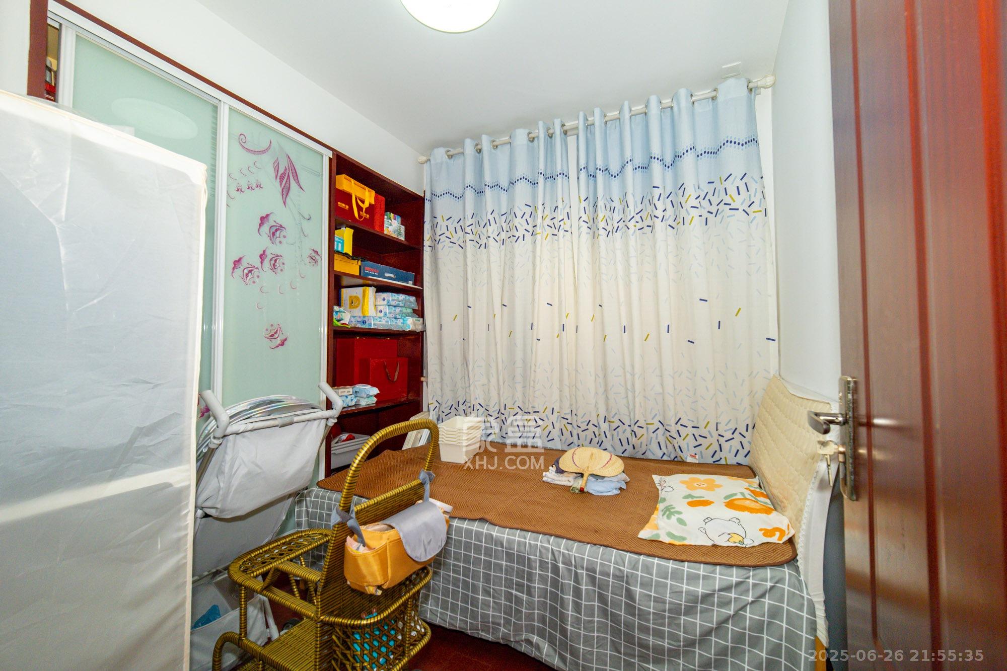 香槟小镇(香槟花苑) 3室2厅1卫 55.8万 香槟小镇(香槟花苑) 3室2厅1卫 55.8万卧室