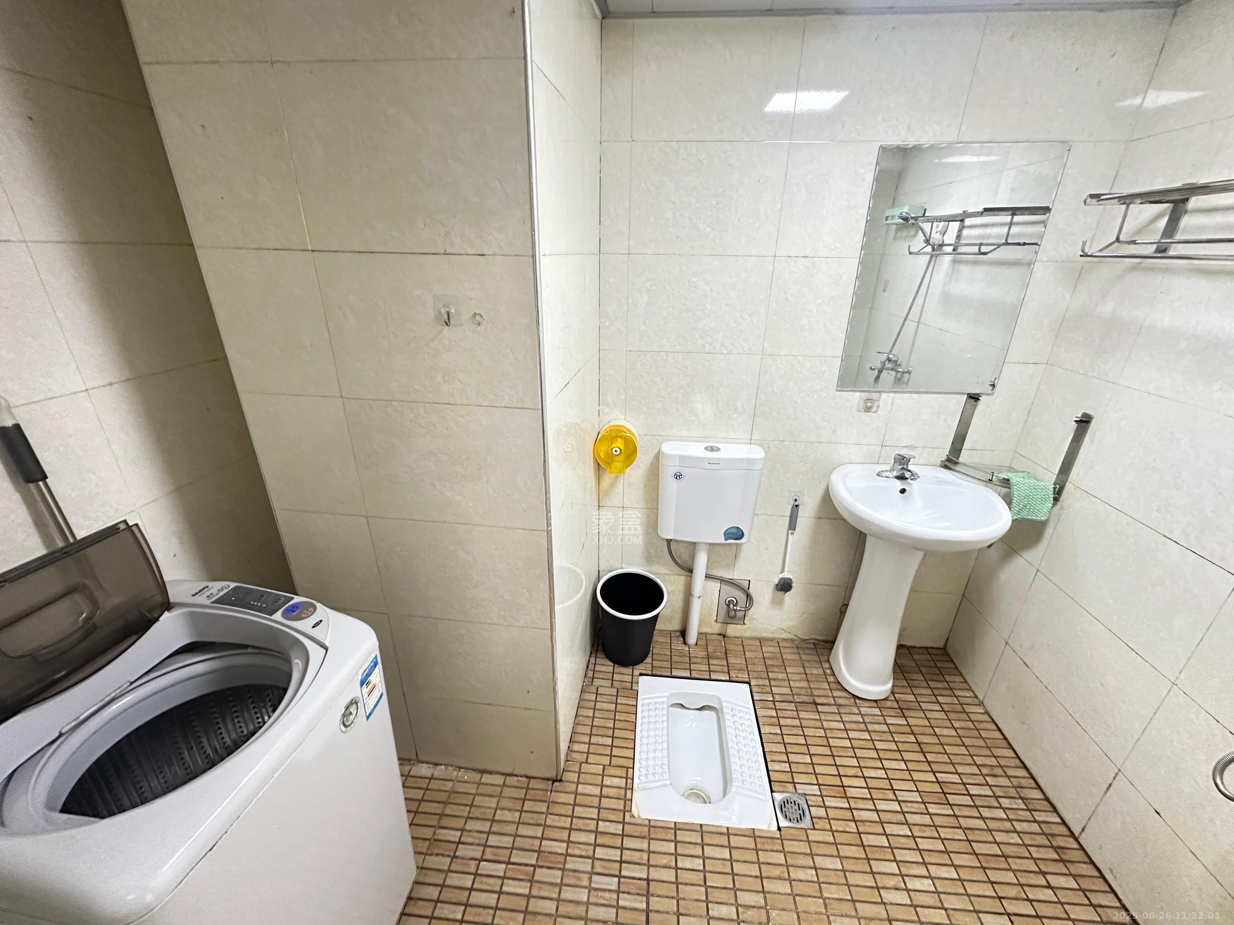 山水华景  1室1厅1卫   1200.00元/月室内图