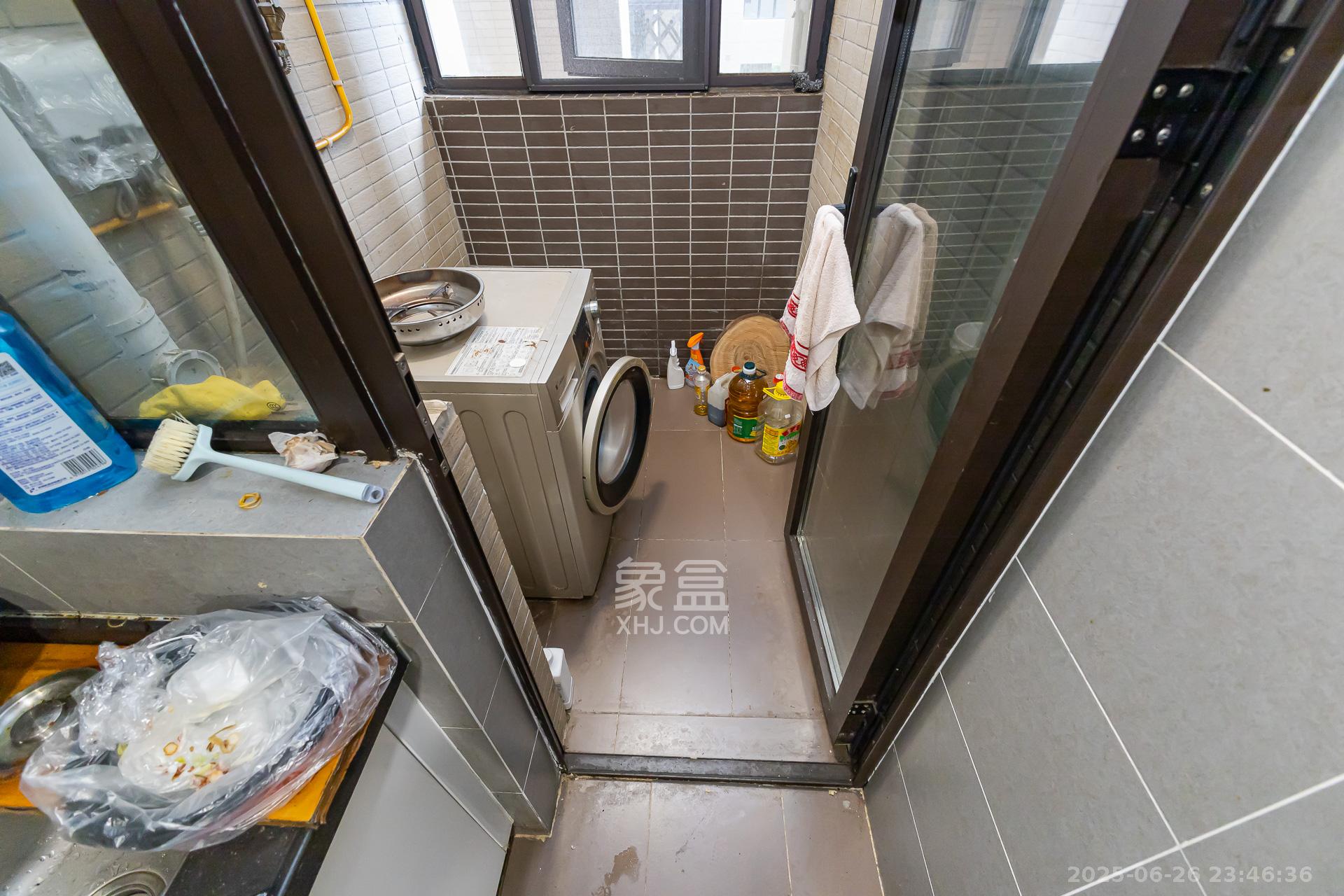 时代倾城二期  2室2厅1卫    60.0万 时代倾城二期  2室2厅1卫    60.0万阳台