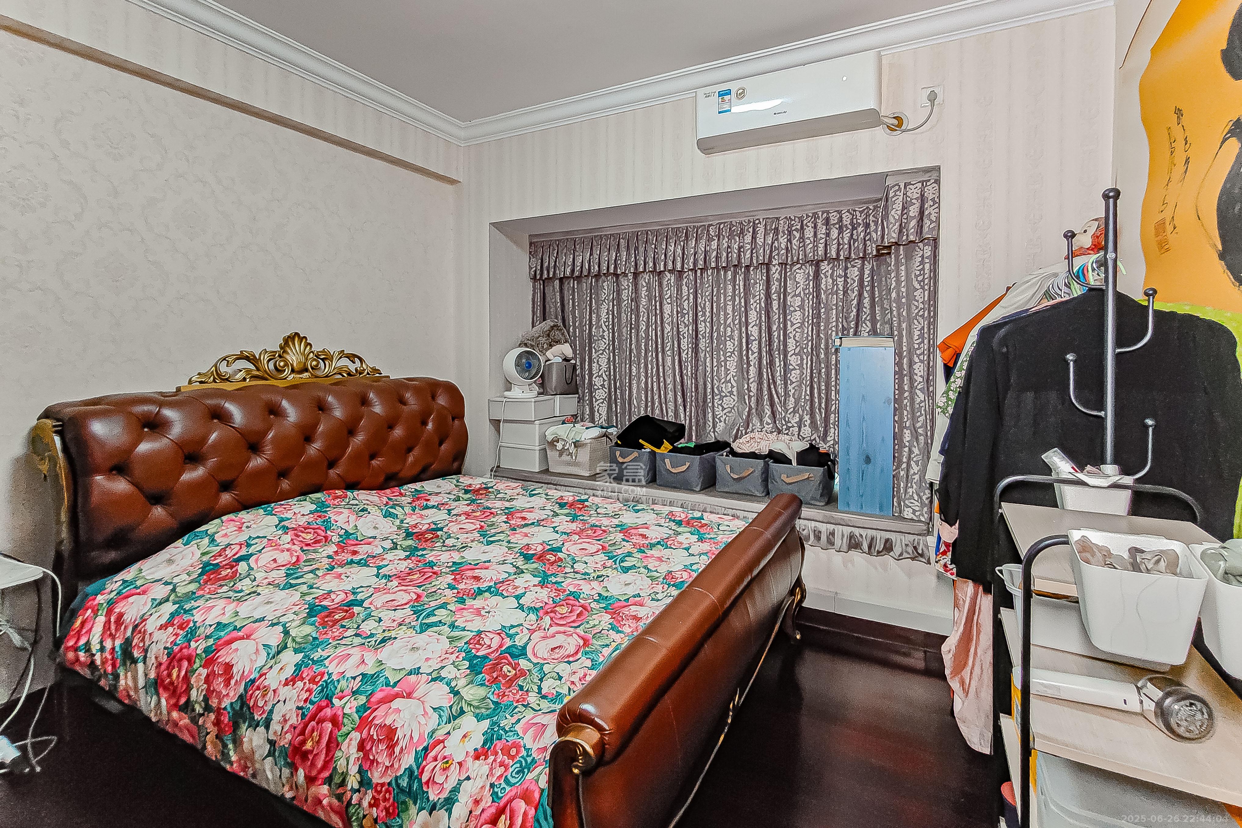 恒大翡翠华庭 4室2厅2卫 139.8万 恒大翡翠华庭 4室2厅2卫 139.8万卧室