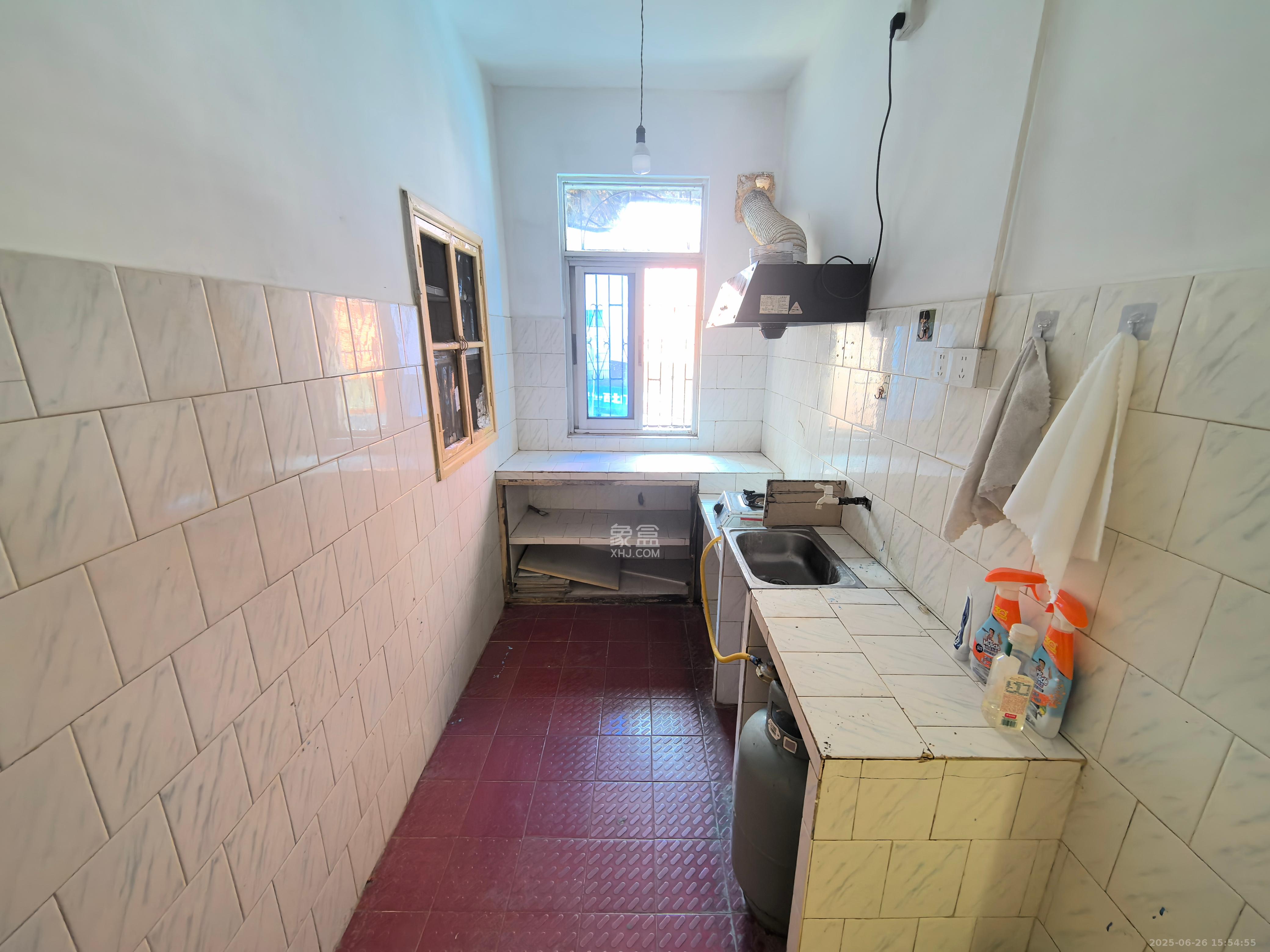 郁金香小区 3室2厅1卫 1800.0元/月 郁金香小区 3室2厅1卫 1800.0元/月室内图