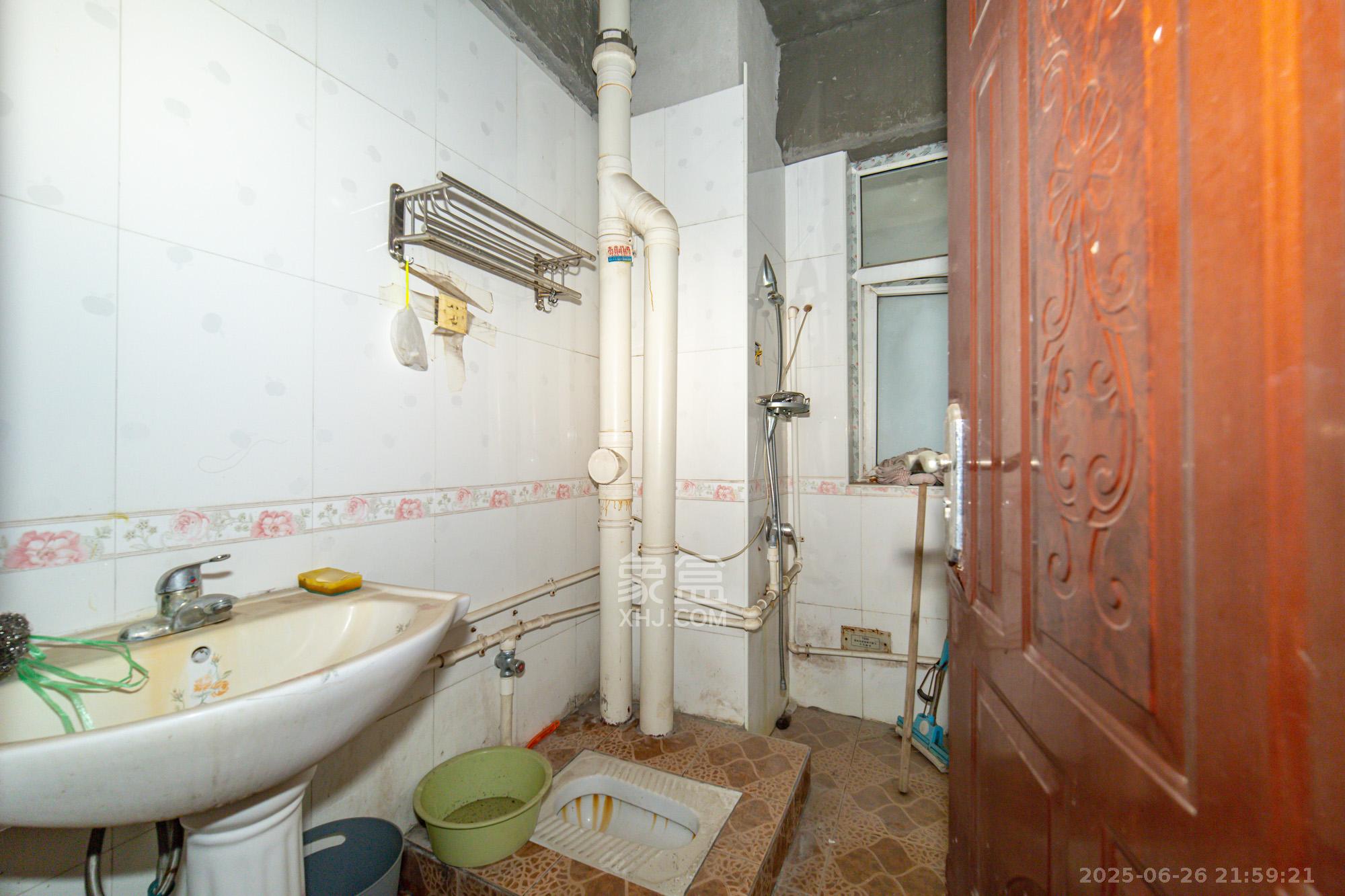 未来现代城 2室2厅1卫 49.8万 未来现代城 2室2厅1卫 49.8万卫生间