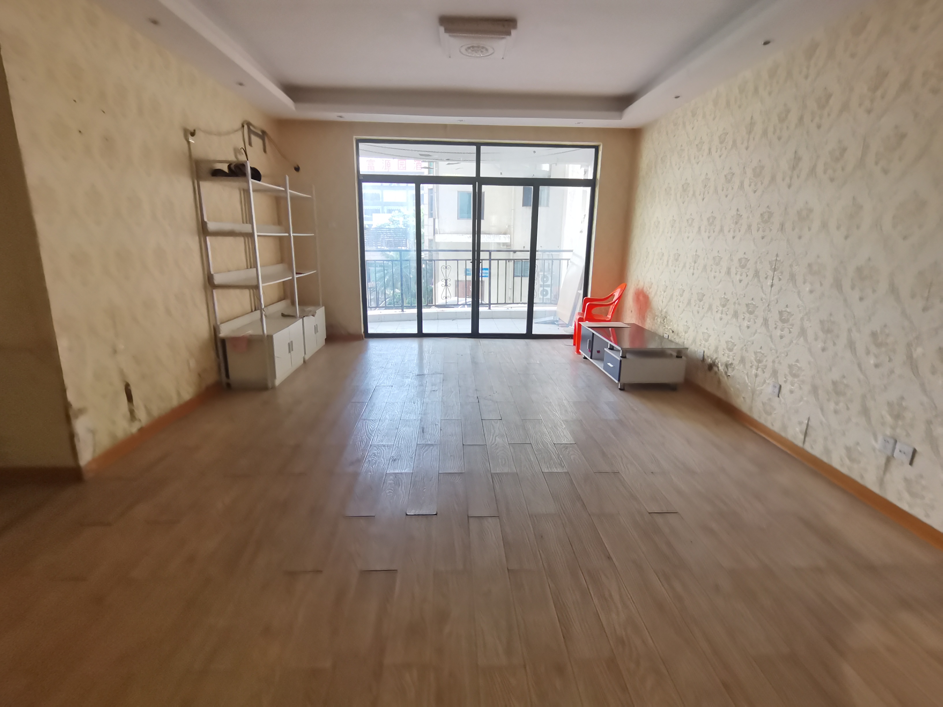 华荣府 3室2厅1卫 2500.0元/月 华荣府 3室2厅1卫 2500.0元/月室内图