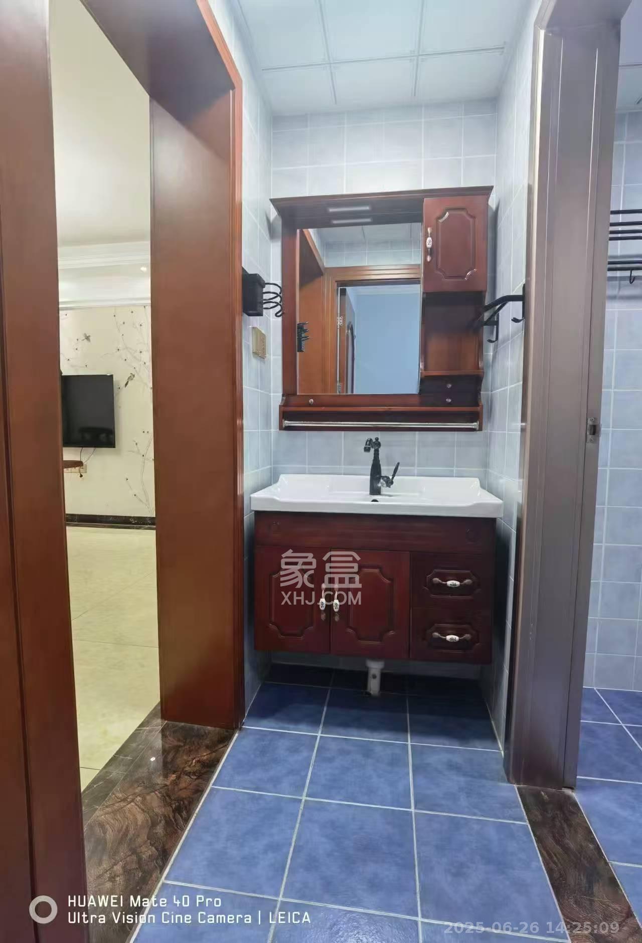 荣盛花语馨苑  3室2厅1卫   2600.00元/月室内图