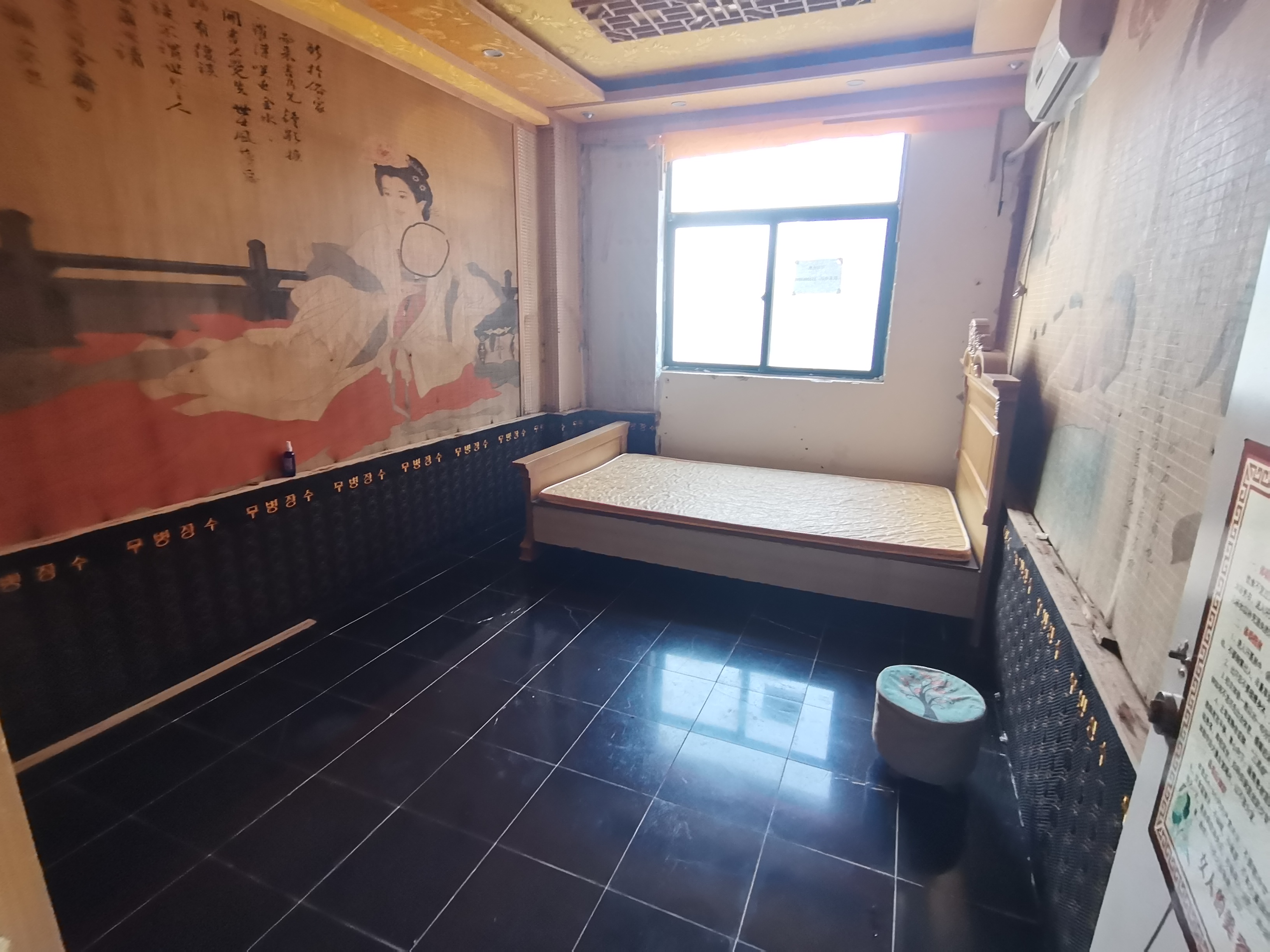 华荣府  3室2厅1卫   2500.00元/月室内图