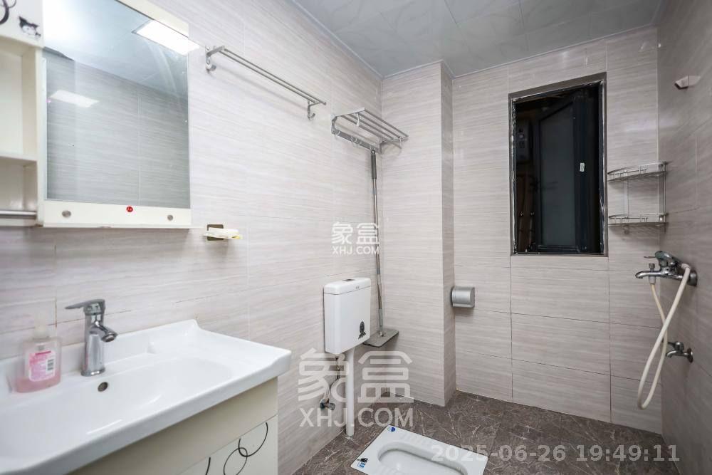 长房云时代  3室2厅1卫   2300.00元/月室内图