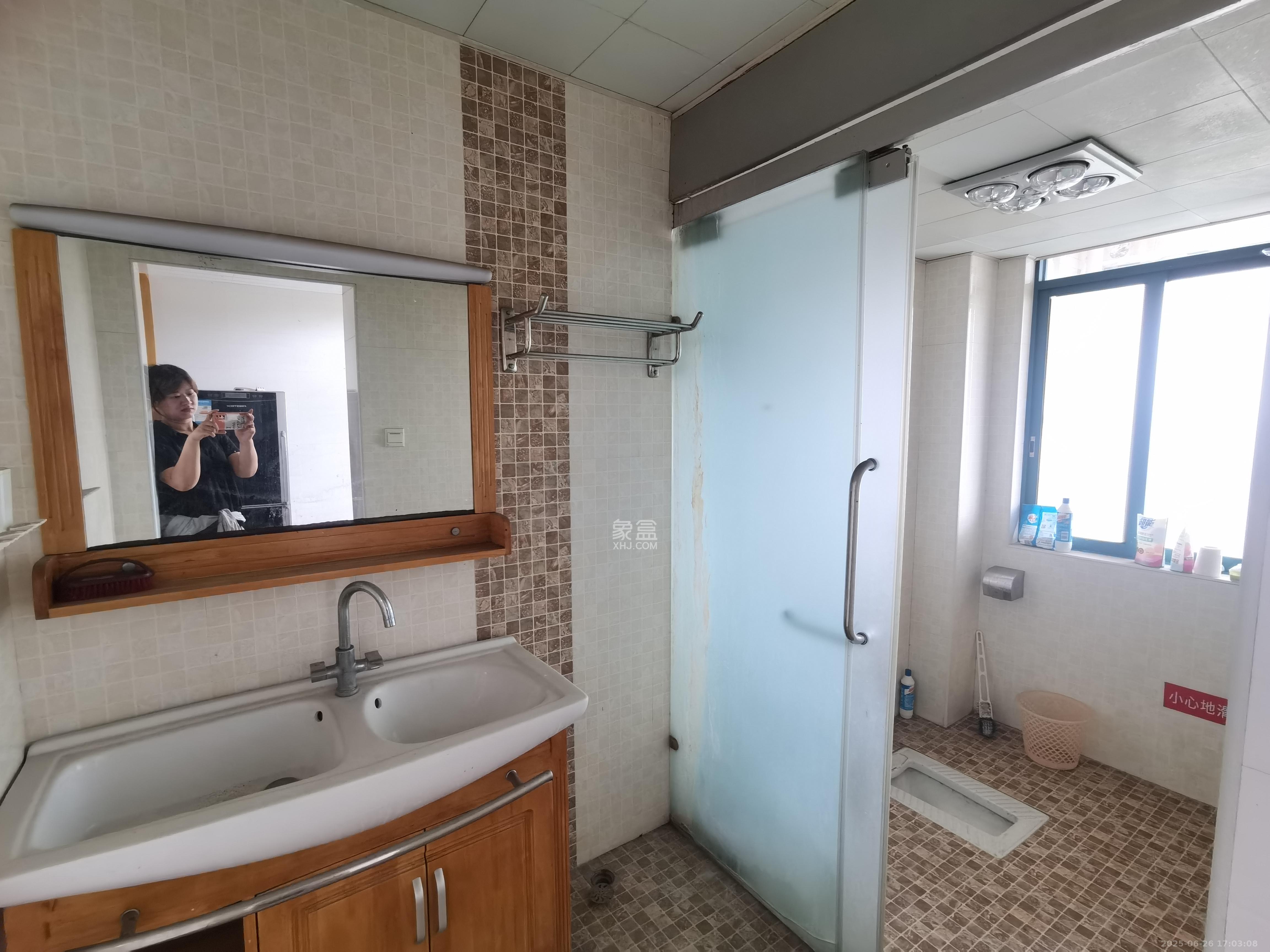 奋飞一百小区 4室2厅2卫 35.0万 奋飞一百小区 4室2厅2卫 35.0万室内图