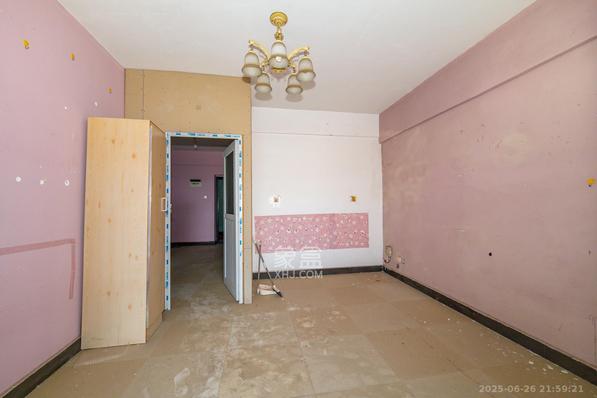 未来现代城 2室2厅1卫 49.8万 未来现代城 2室2厅1卫 49.8万客厅